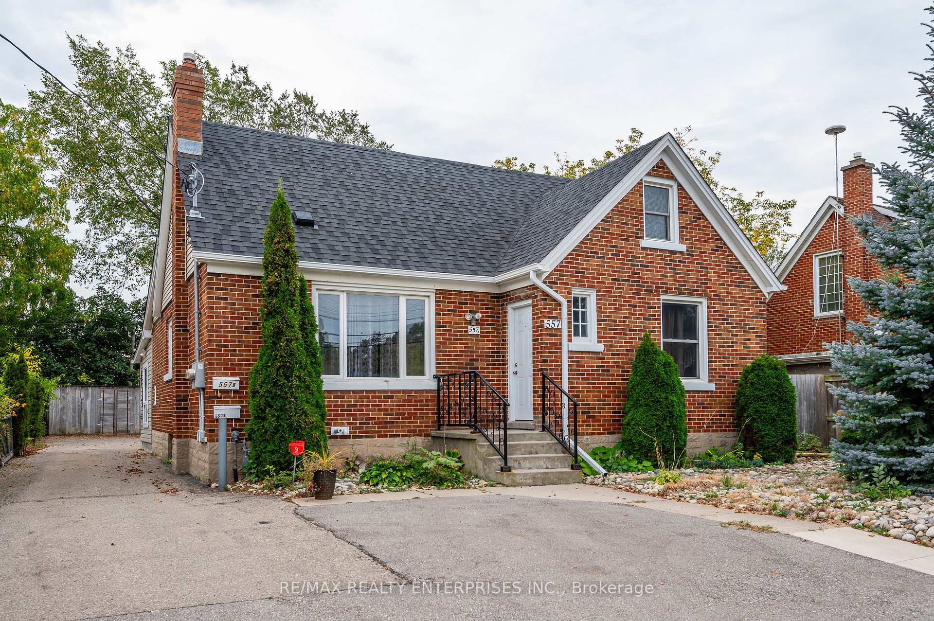 Front of Unit Main, 557 Stirling Avenue S