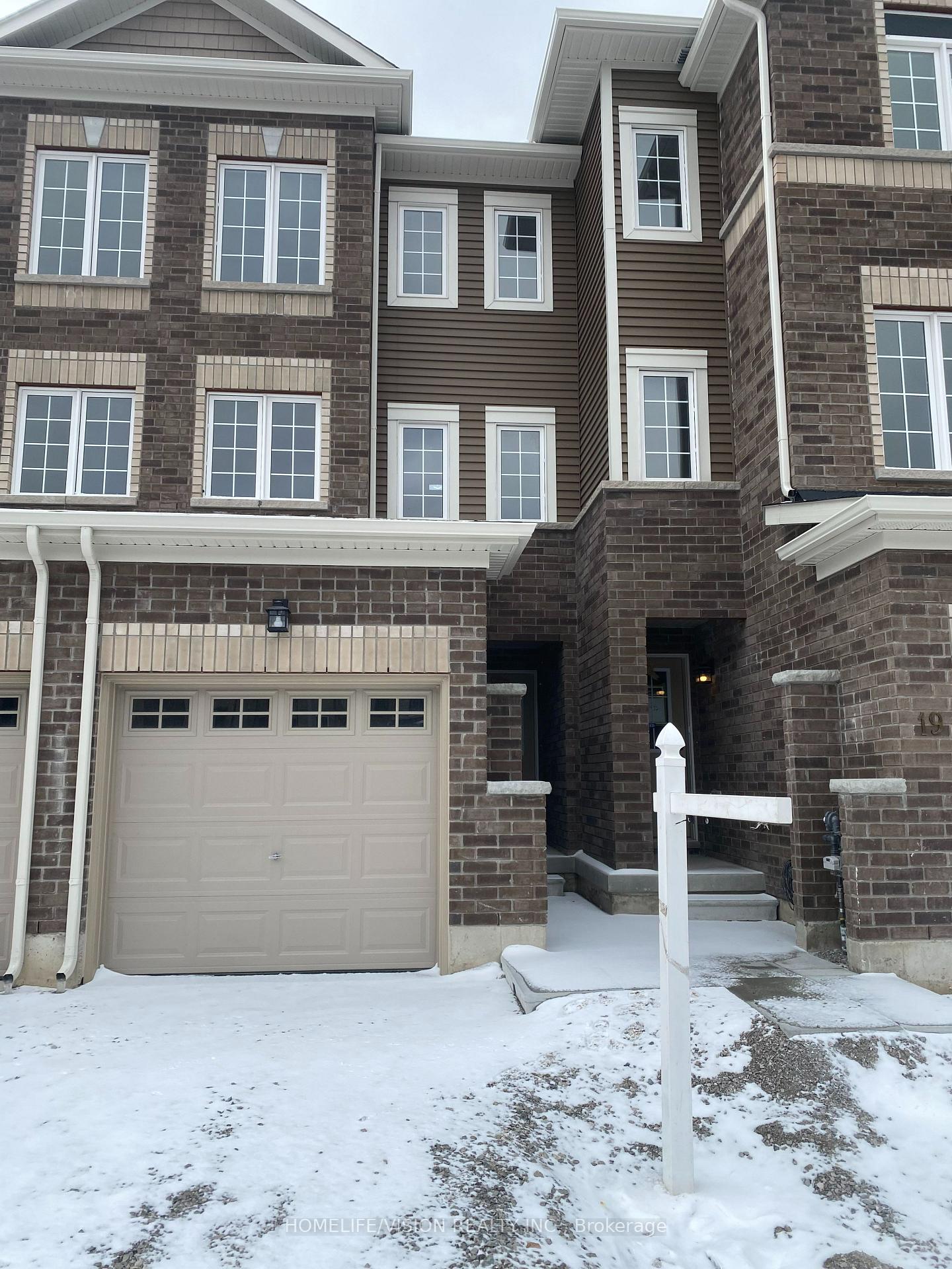 Photo 1 of 17 Pumpkin Corner Crescent, Barrie, Rural Barrie Southeast — HOMEH