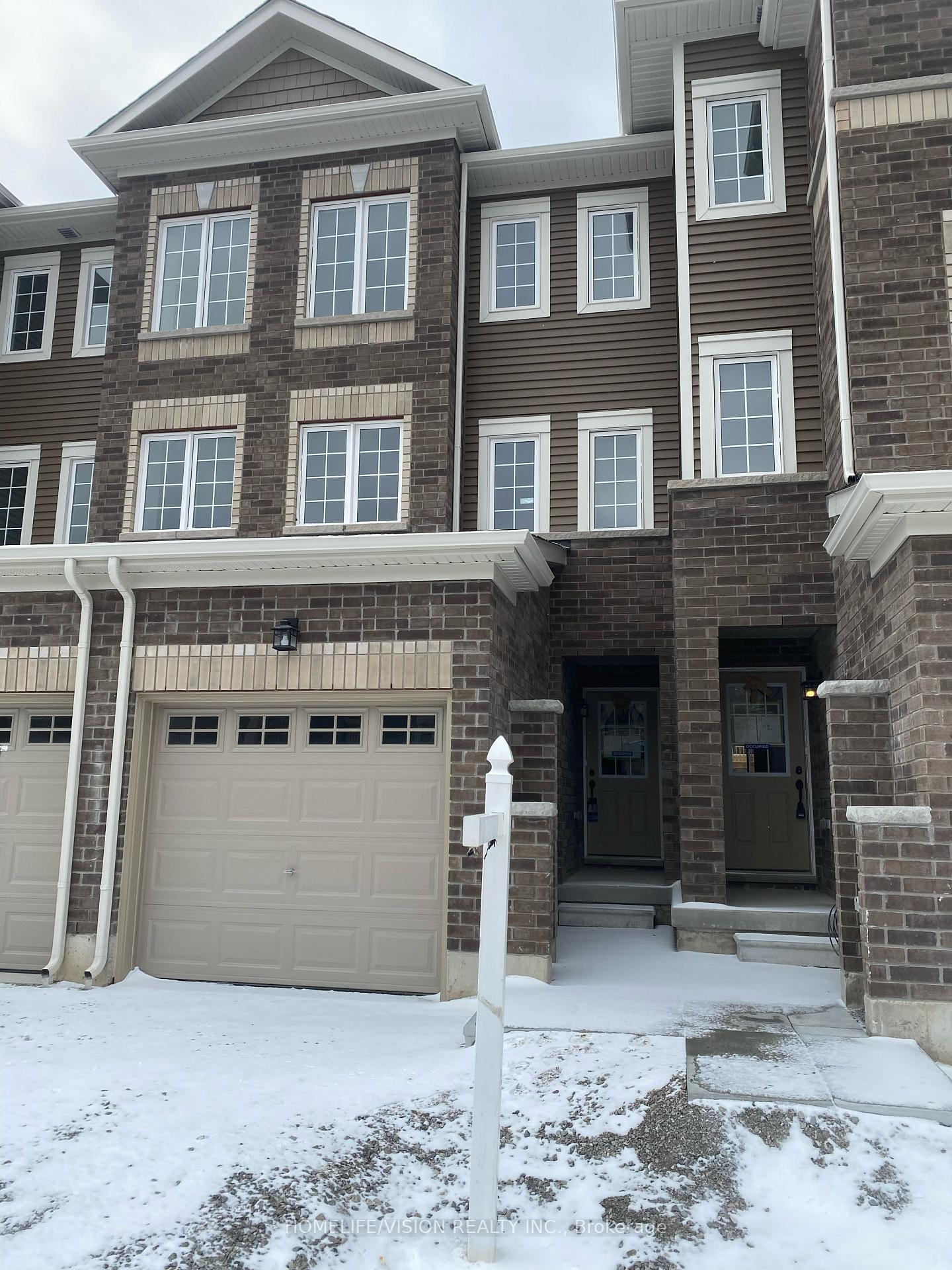 Photo 13 of 17 Pumpkin Corner Crescent, Barrie, Rural Barrie Southeast — HOMEH