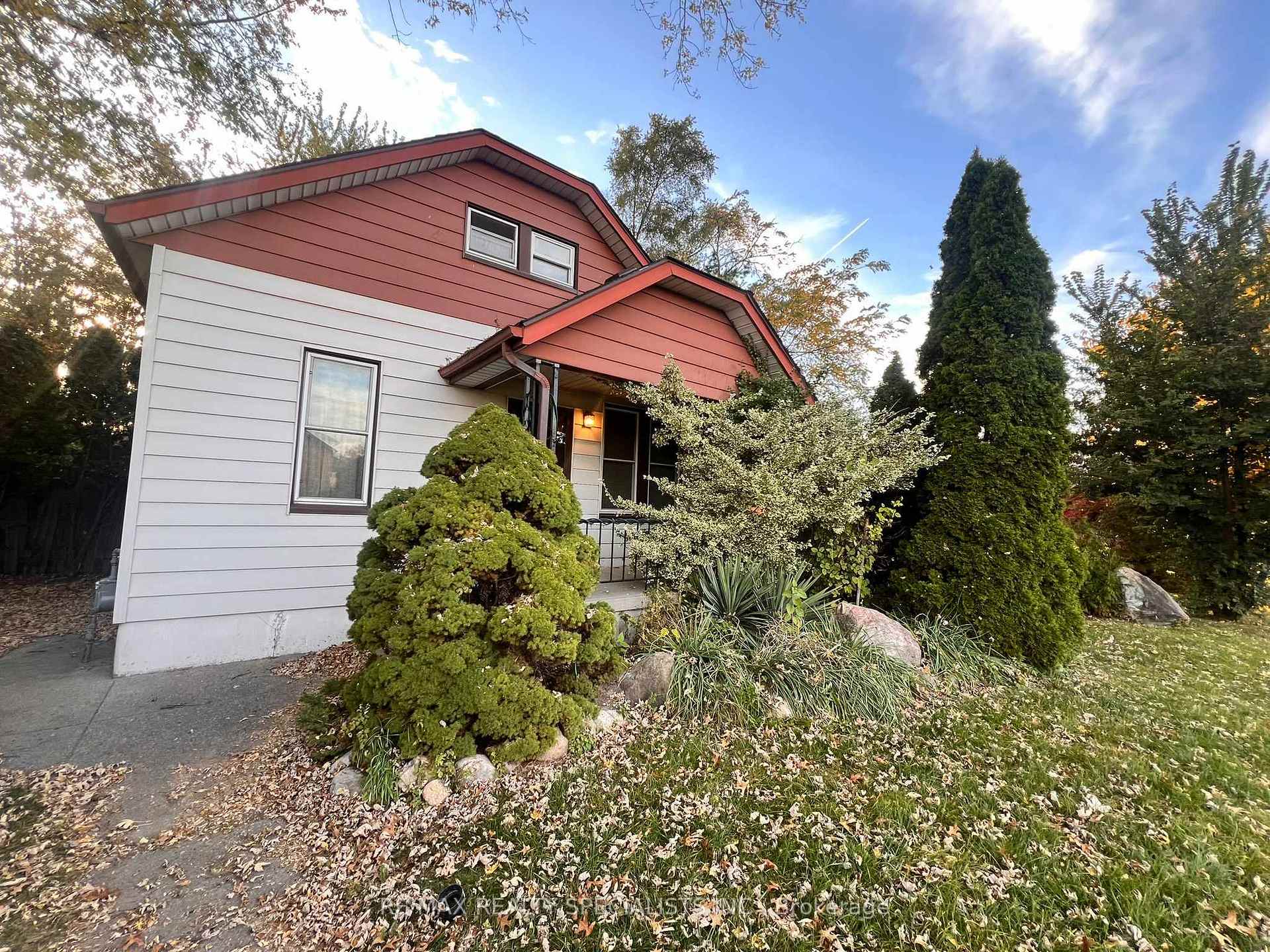 Photo 1 of 1963 Dominion Boulevard W, Windsor — HOMEH