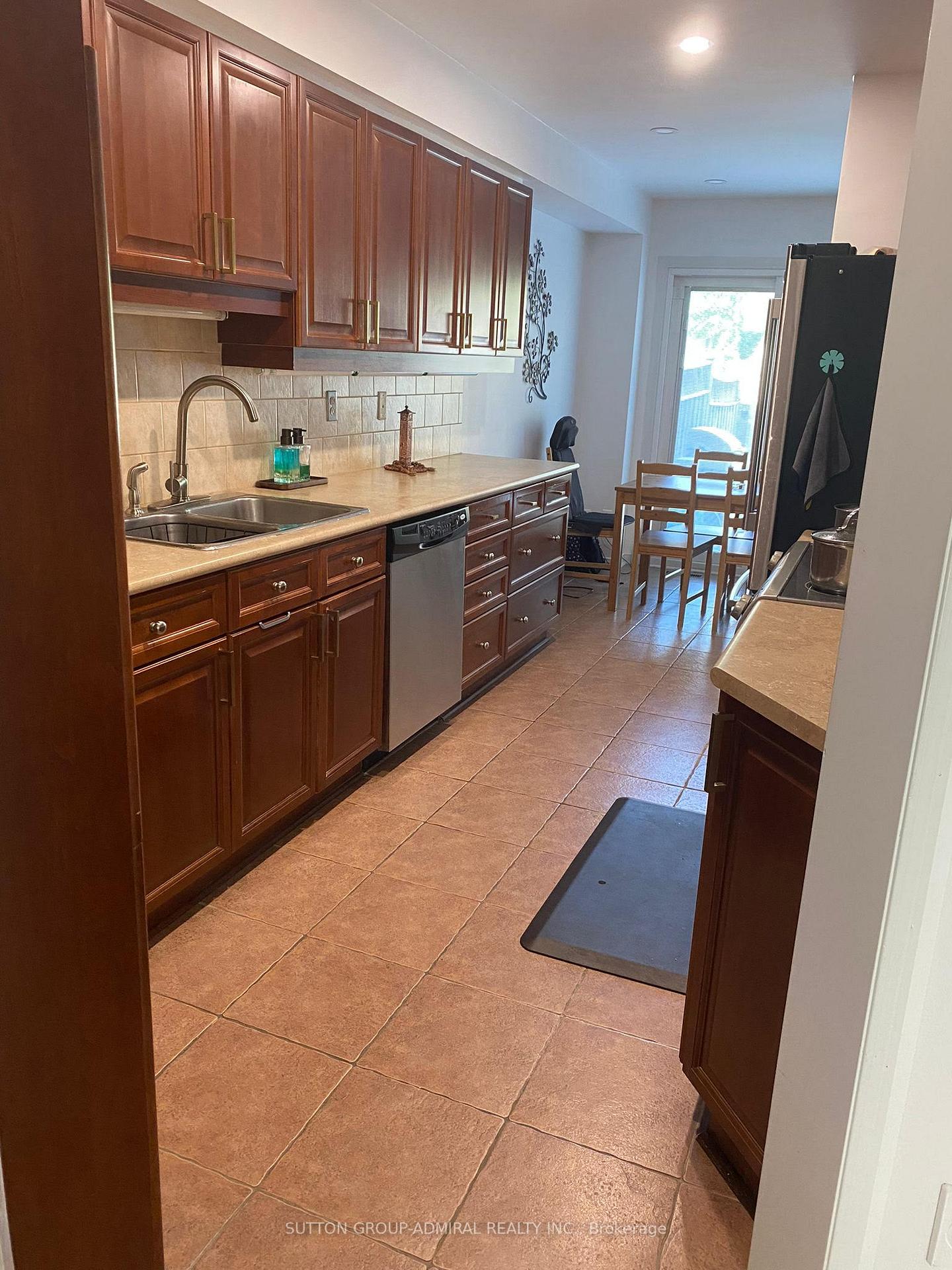 Photo 2 of 21 Miriam Garden Way, Vaughan, Beverley Glen — HOMEH