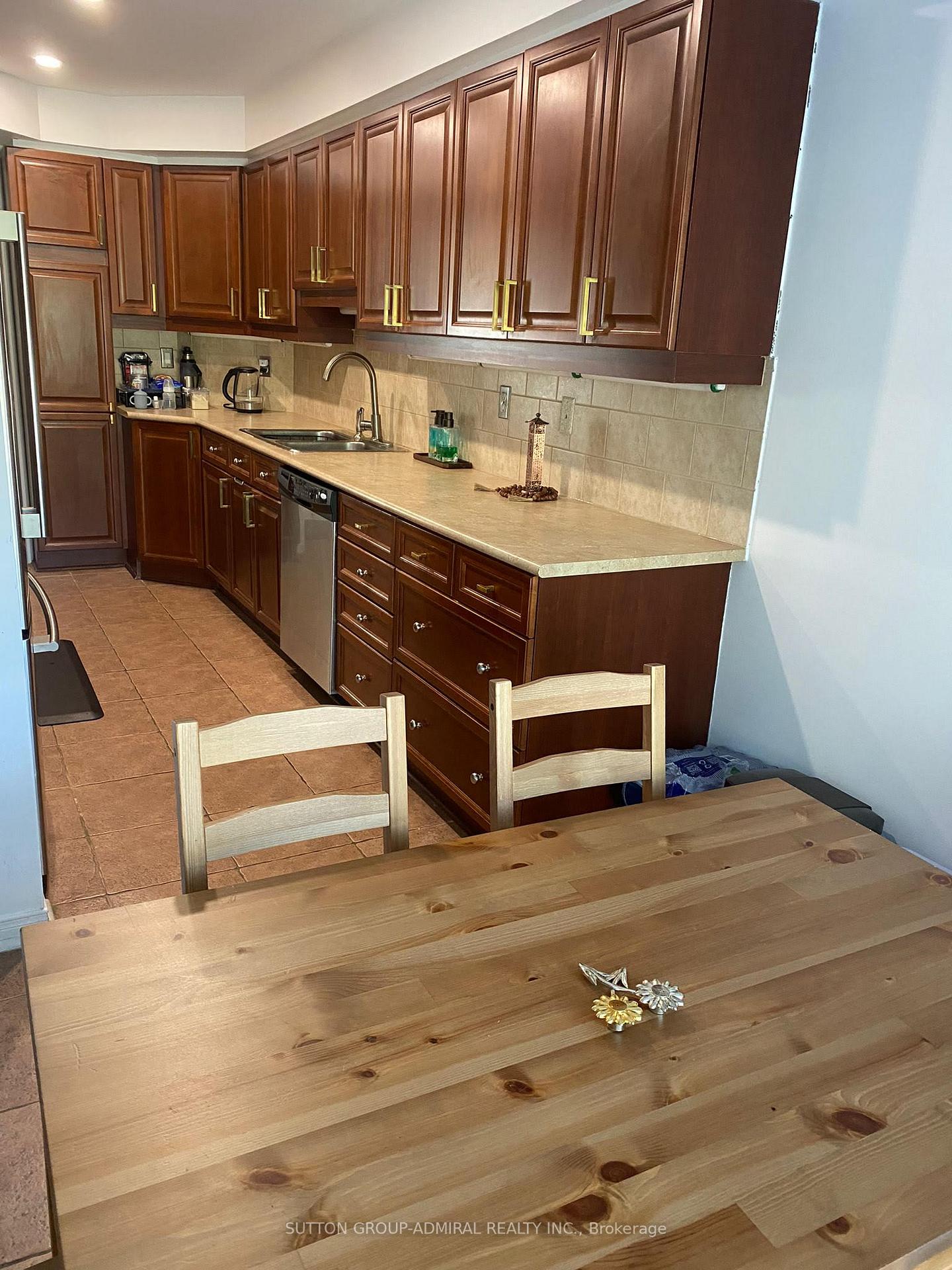 Photo 8 of 21 Miriam Garden Way, Vaughan, Beverley Glen — HOMEH