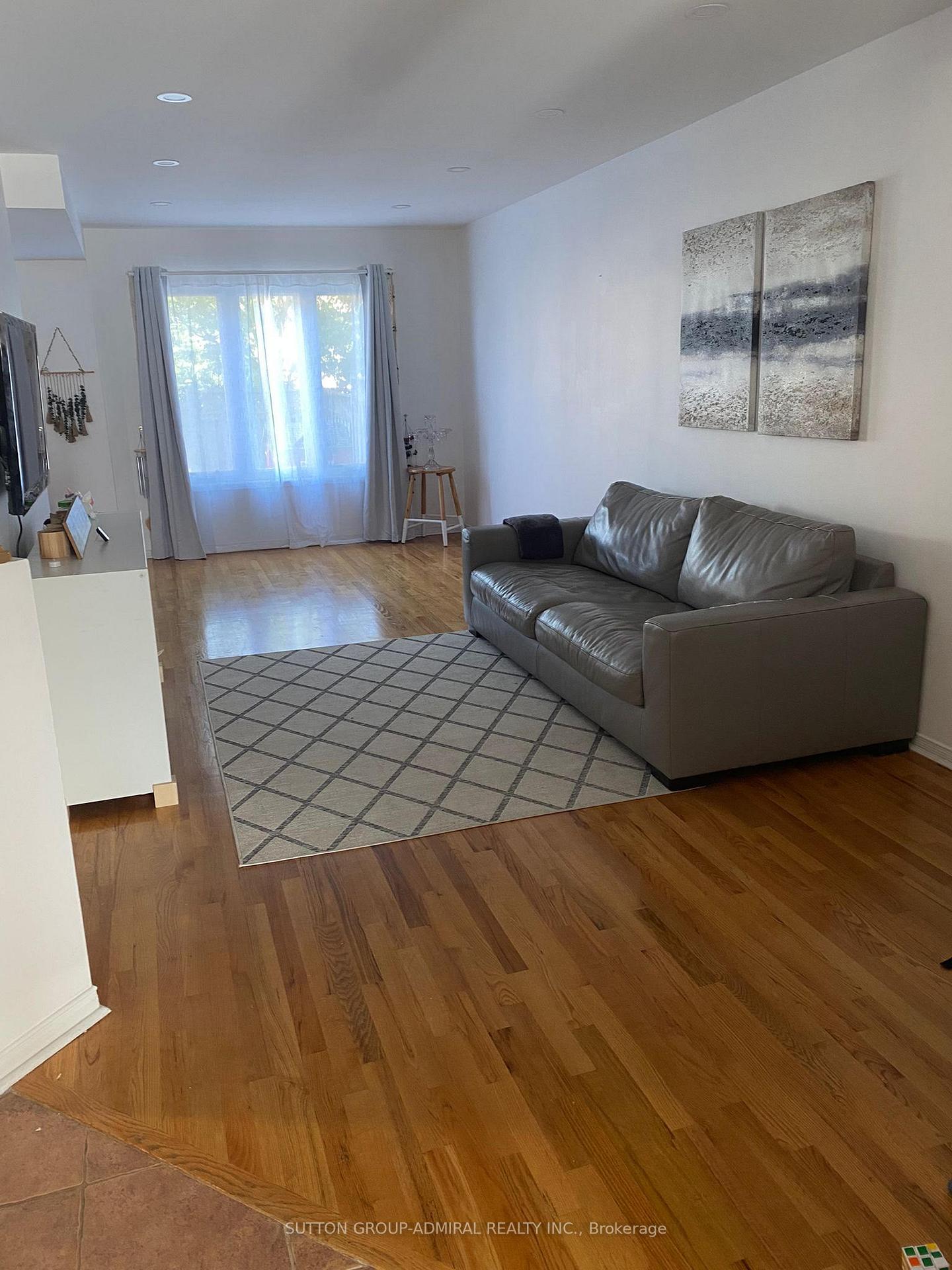 Photo 9 of 21 Miriam Garden Way, Vaughan, Beverley Glen — HOMEH