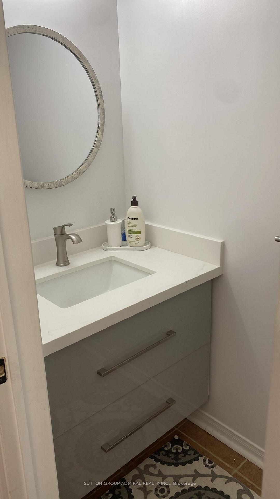 Photo 5 of 21 Miriam Garden Way, Vaughan, Beverley Glen — HOMEH