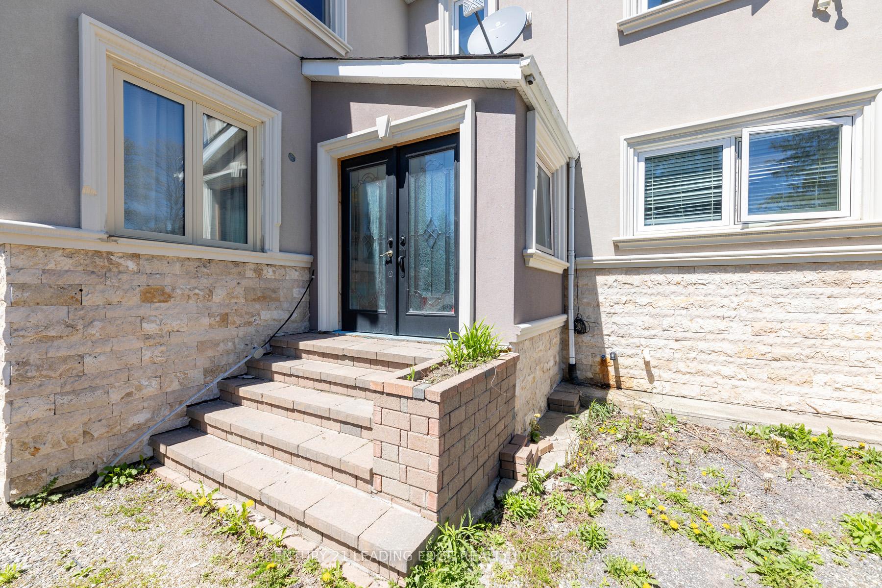 Photo 3 of 13286 Dufferin Street, King, King City — HOMEH