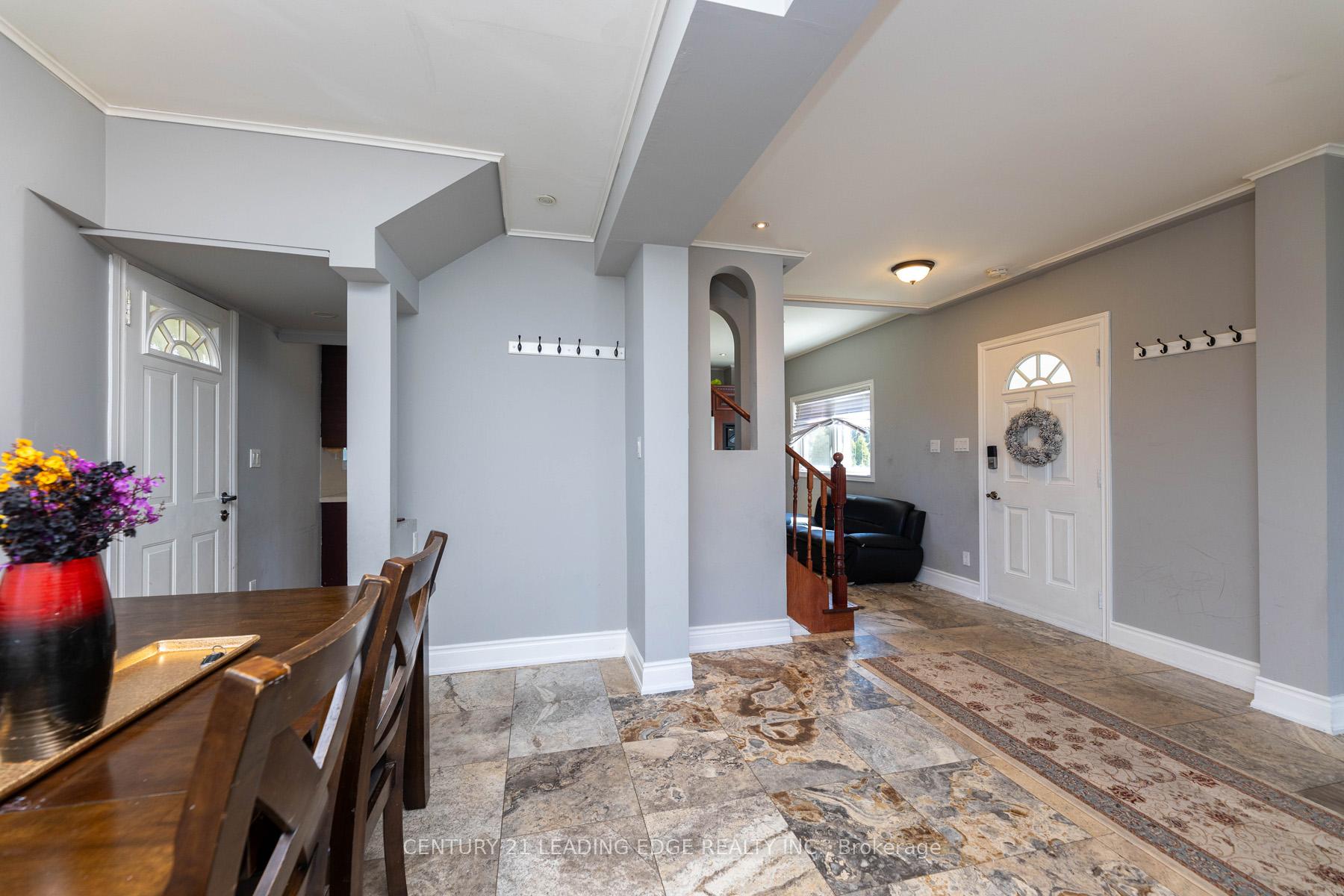 Photo 4 of 13286 Dufferin Street, King, King City — HOMEH