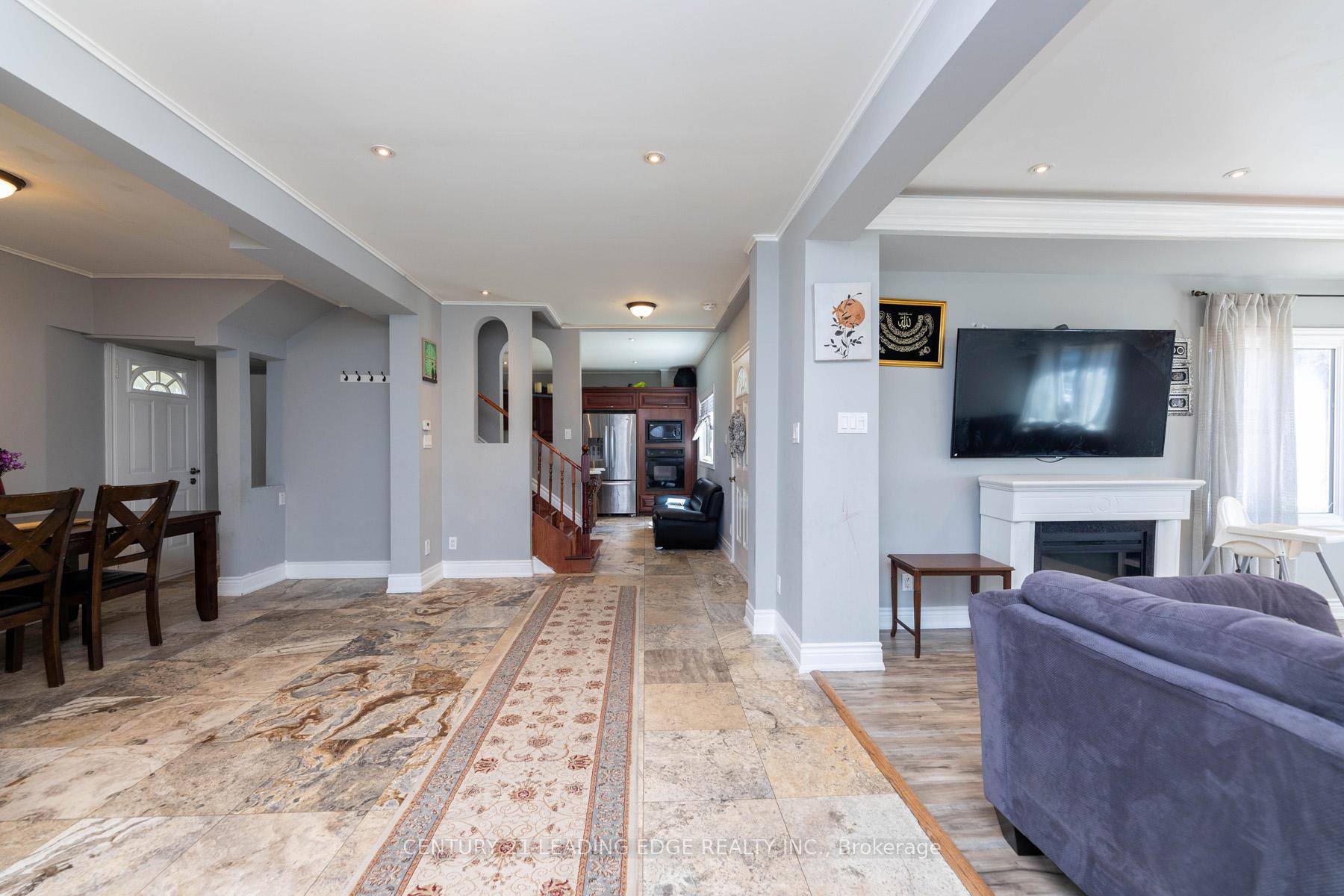 Photo 5 of 13286 Dufferin Street, King, King City — HOMEH