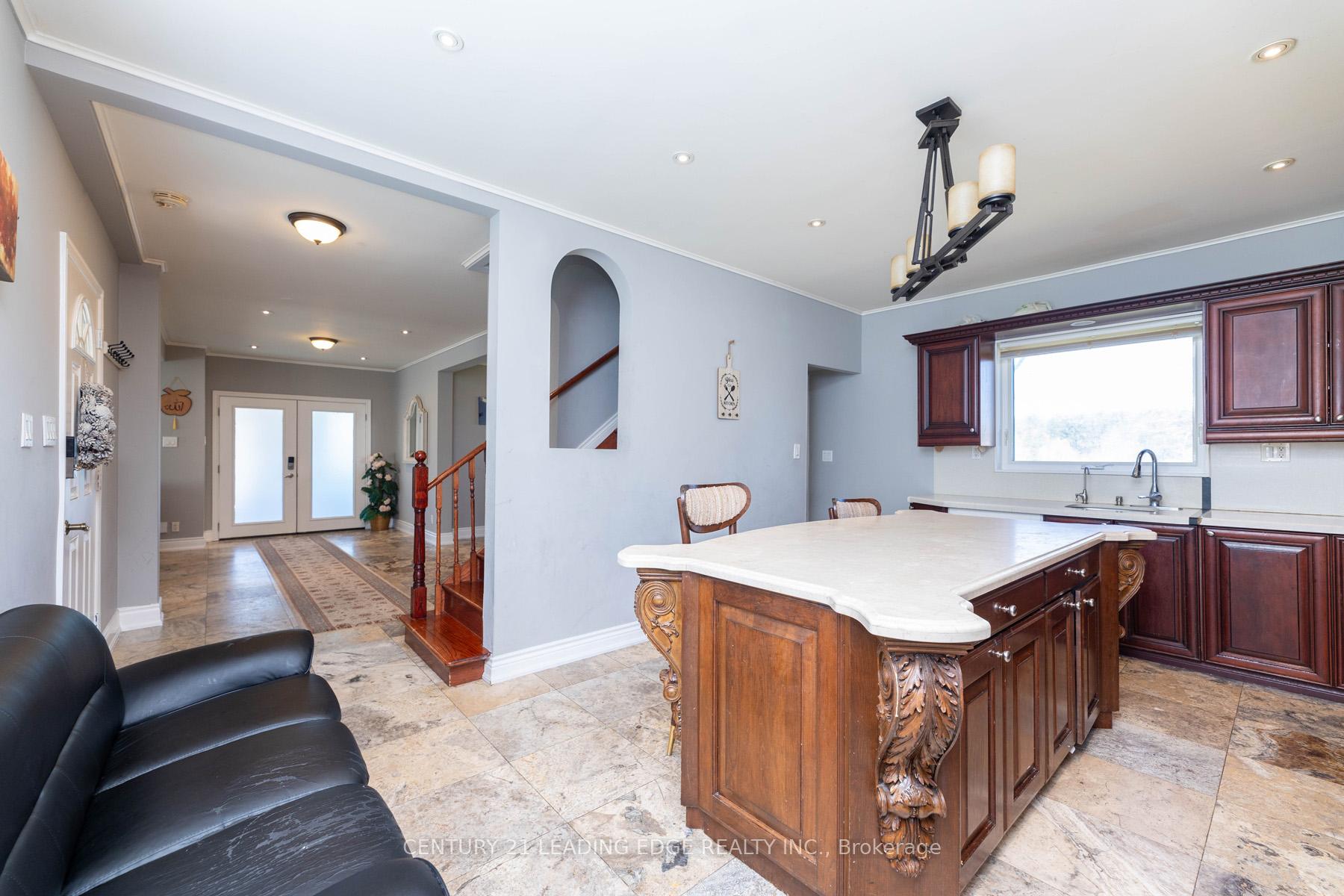 Photo 11 of 13286 Dufferin Street, King, King City — HOMEH