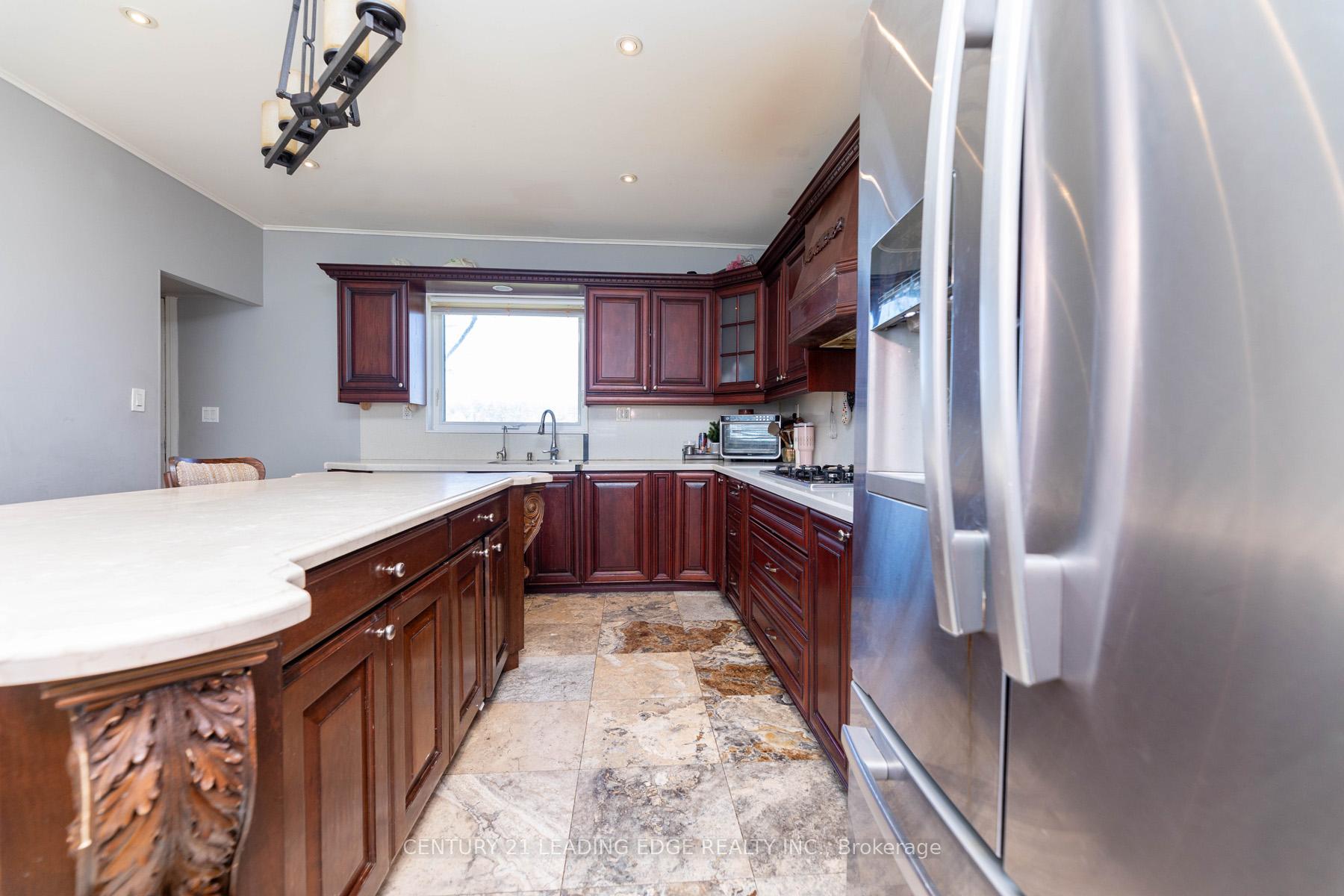 Photo 13 of 13286 Dufferin Street, King, King City — HOMEH