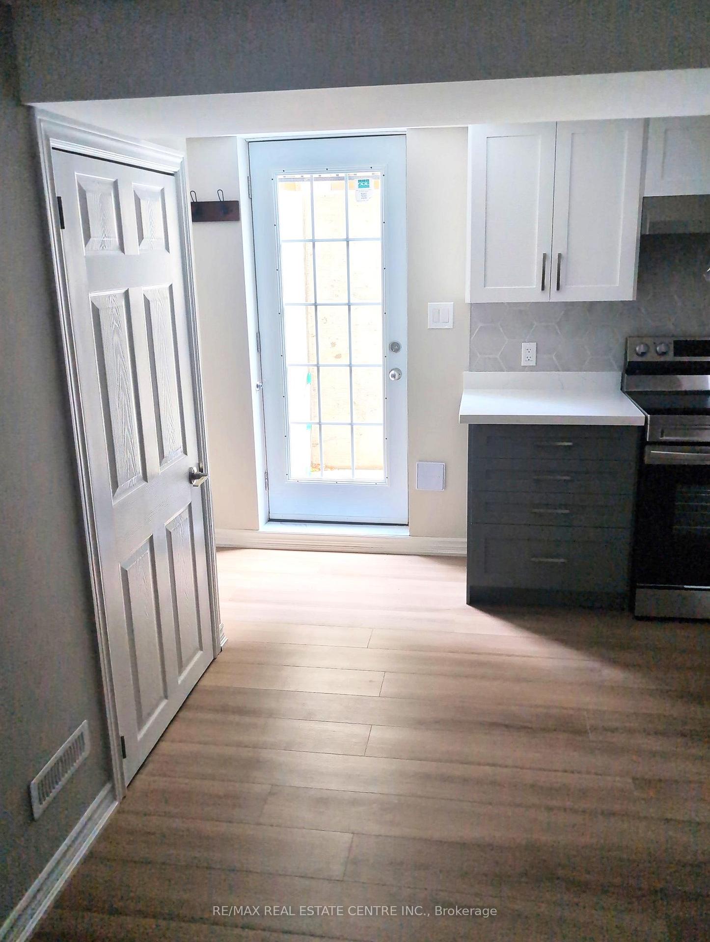Photo 2 of 8 Maplewood Drive, Whitby, Blue Grass Meadows — HOMEH