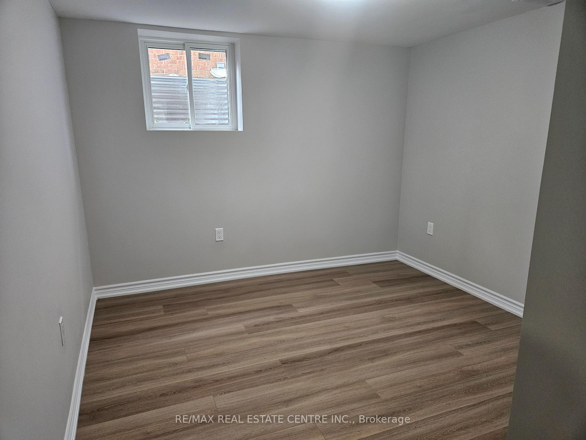 Photo 12 of 8 Maplewood Drive, Whitby, Blue Grass Meadows — HOMEH