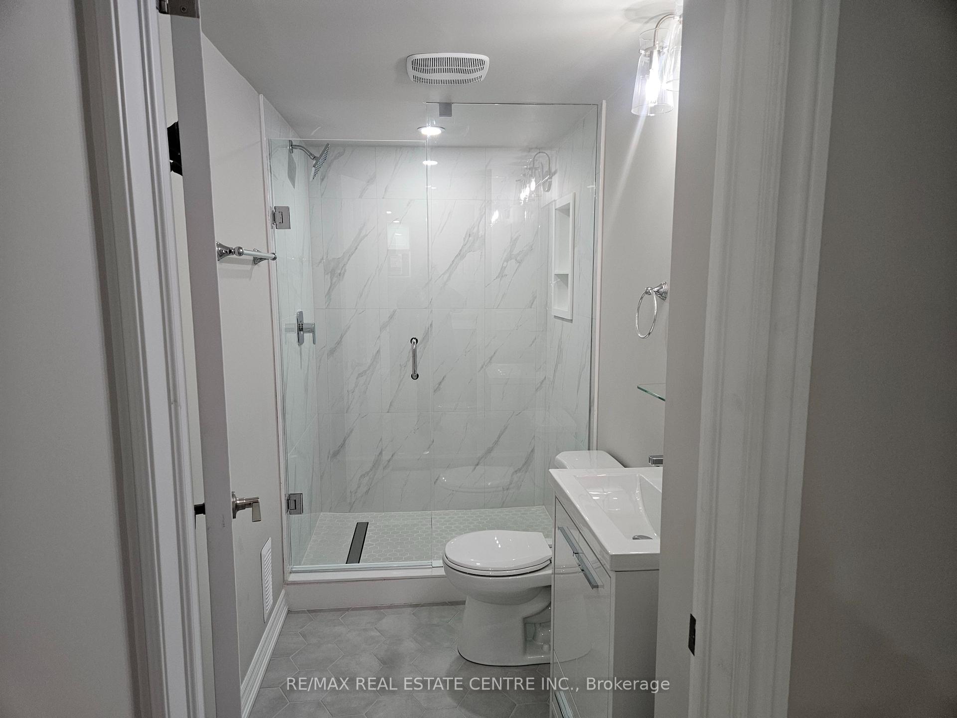 Photo 10 of 8 Maplewood Drive, Whitby, Blue Grass Meadows — HOMEH