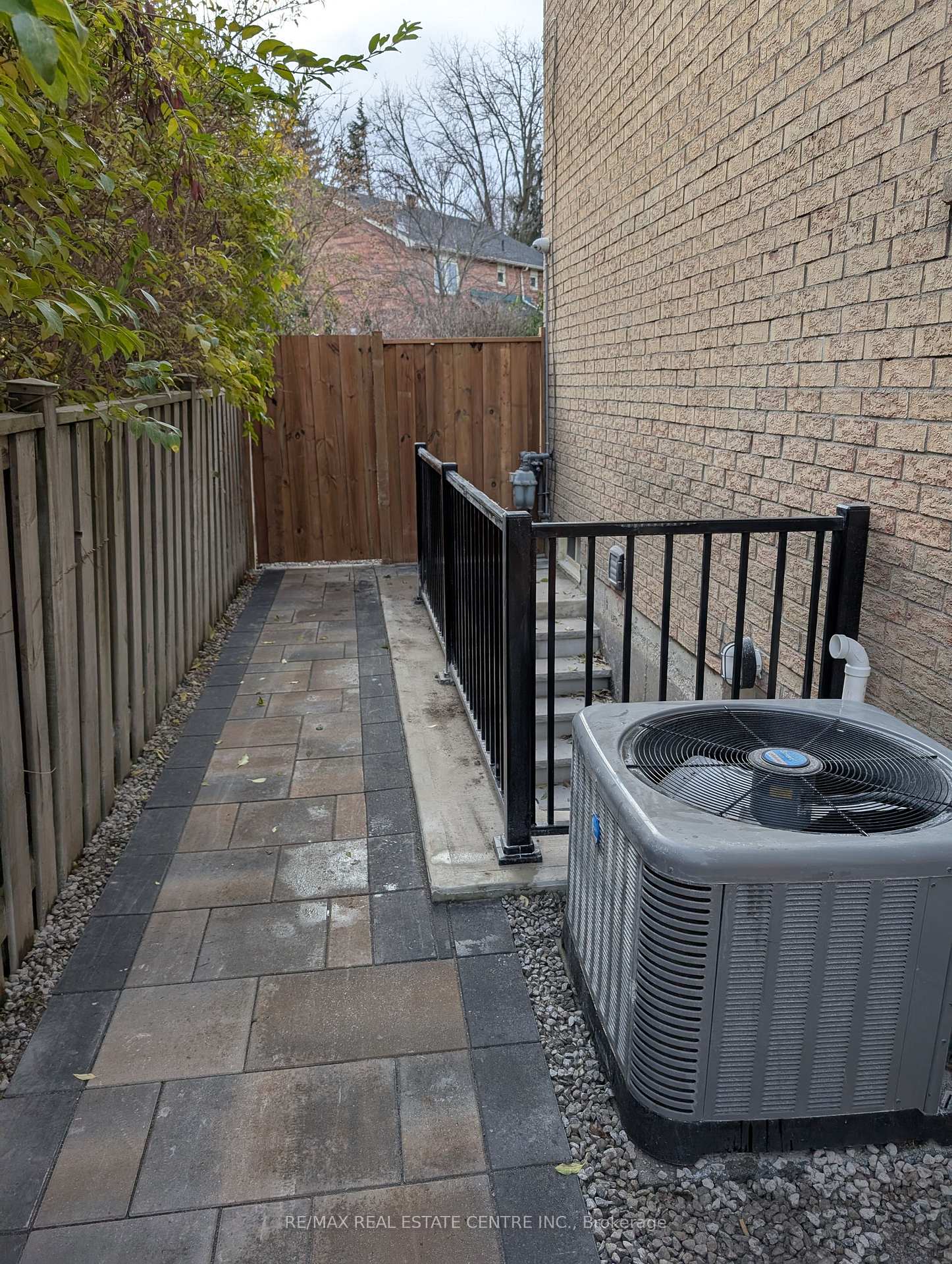 Photo 13 of 8 Maplewood Drive, Whitby, Blue Grass Meadows — HOMEH