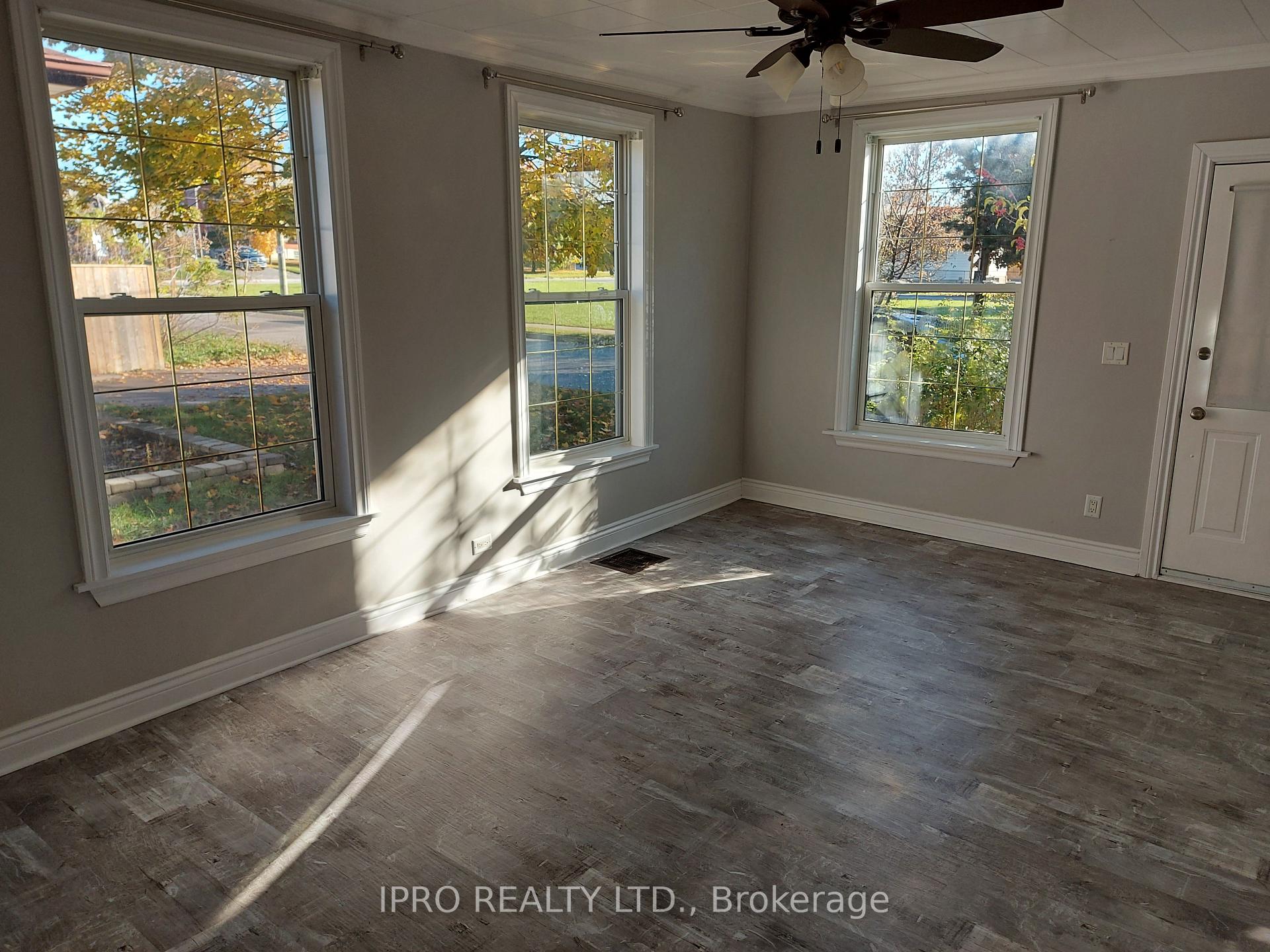 Photo 6 of Unit Main, 18 Whiting Avenue, Oshawa, Lakeview — HOMEH