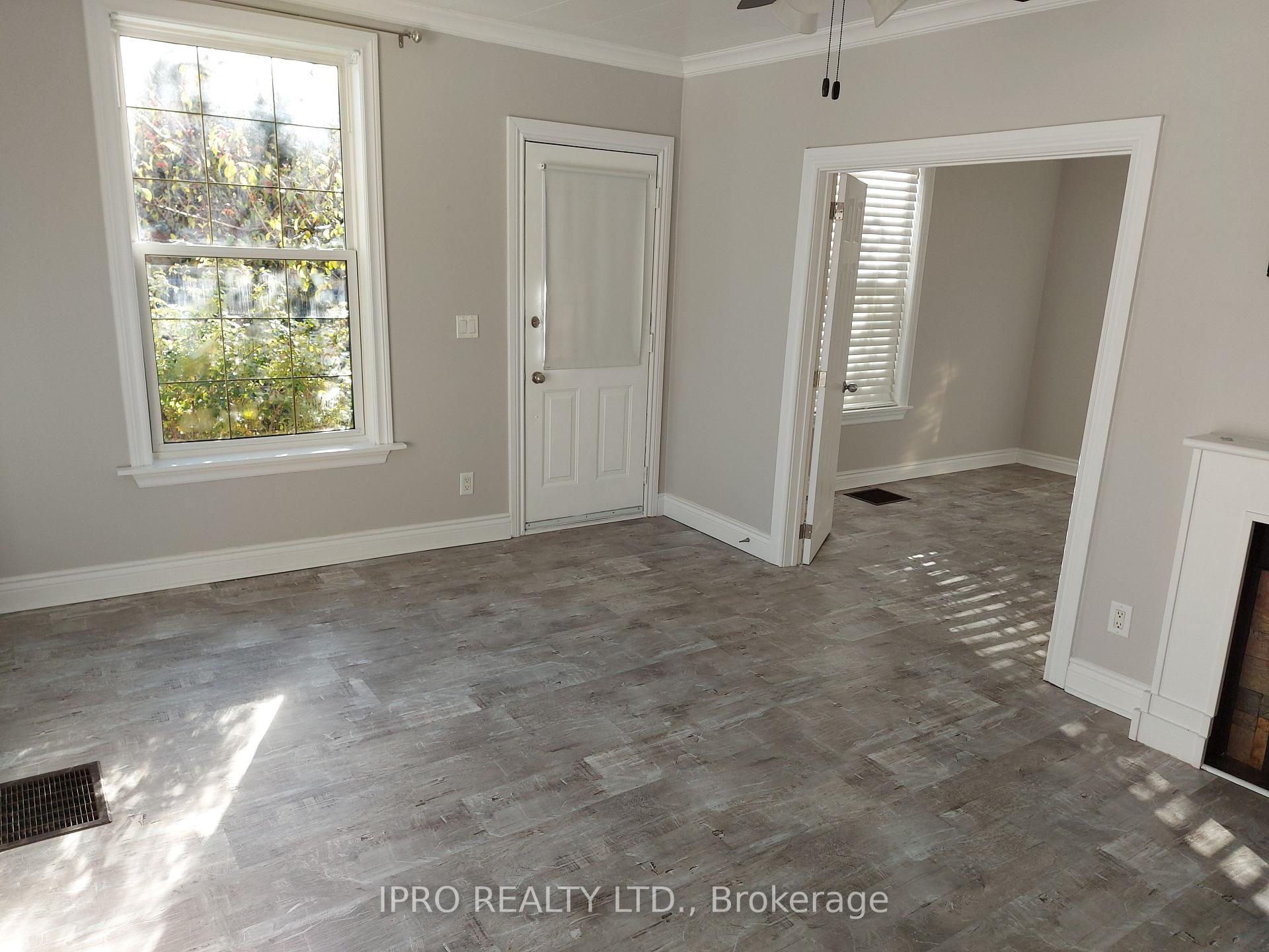 Photo 5 of Unit Main, 18 Whiting Avenue, Oshawa, Lakeview — HOMEH