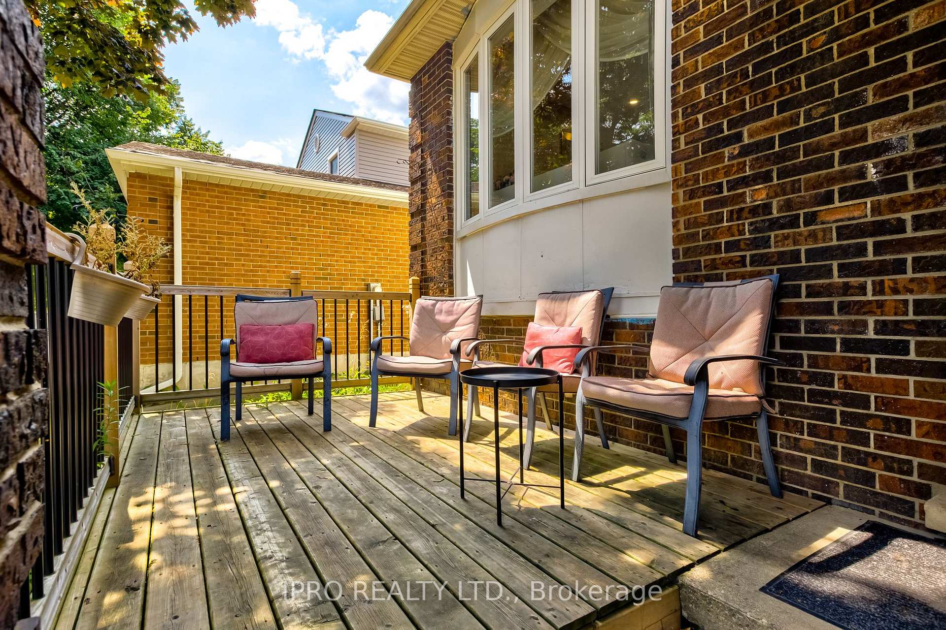 Photo 2 of 96 Deerwood Crescent, Kitchener — HOMEH