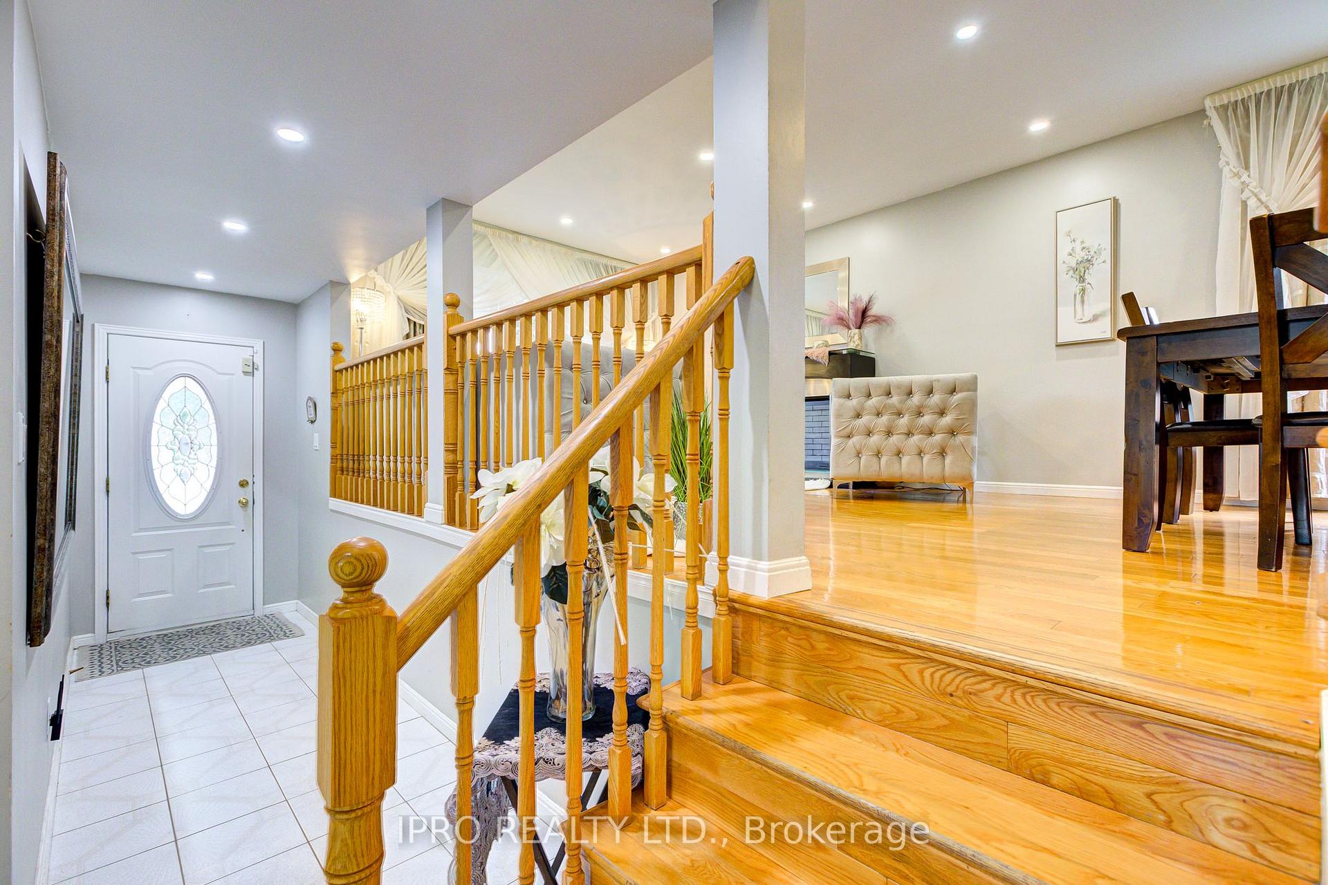 Photo 15 of 96 Deerwood Crescent, Kitchener — HOMEH