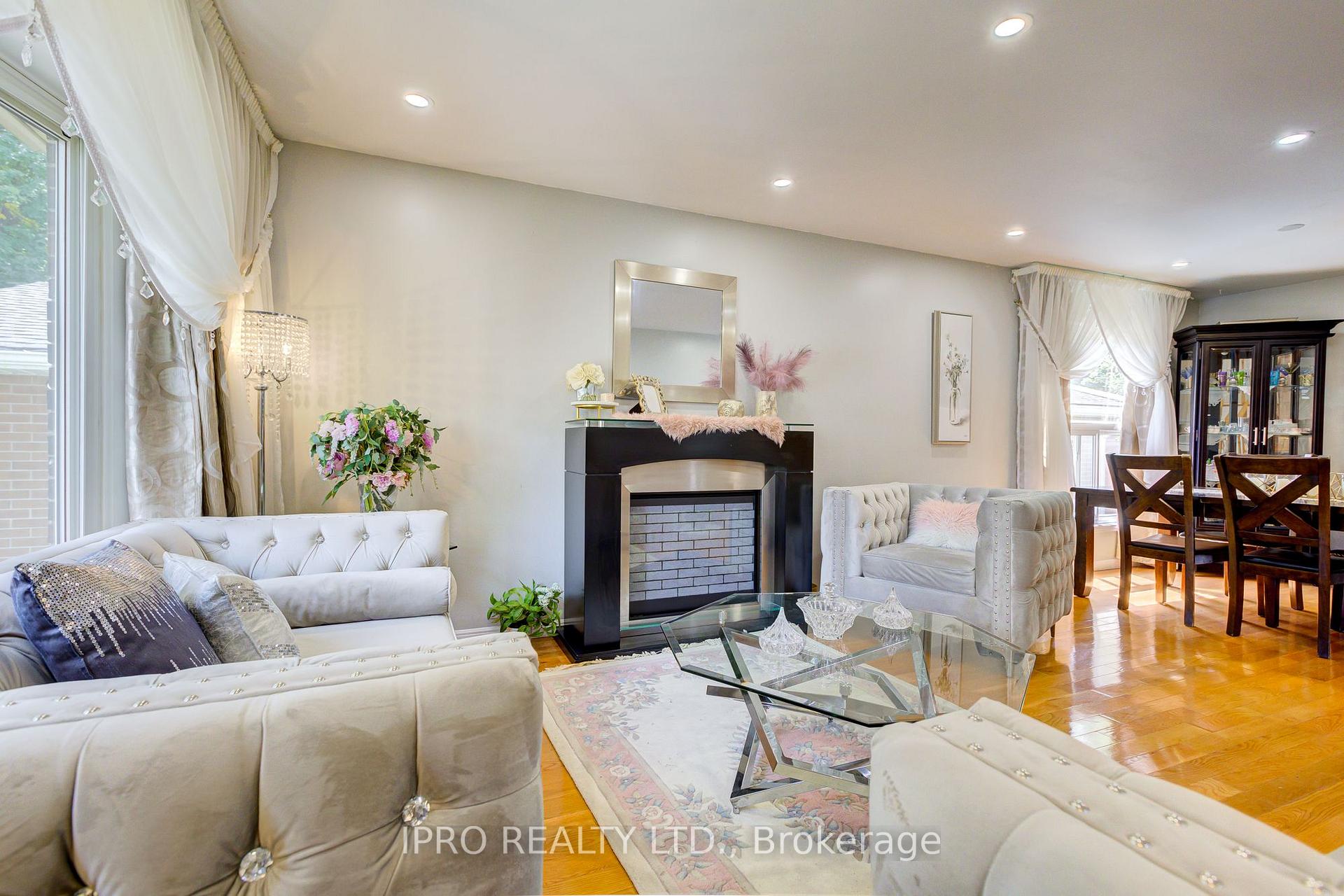 Photo 4 of 96 Deerwood Crescent, Kitchener — HOMEH