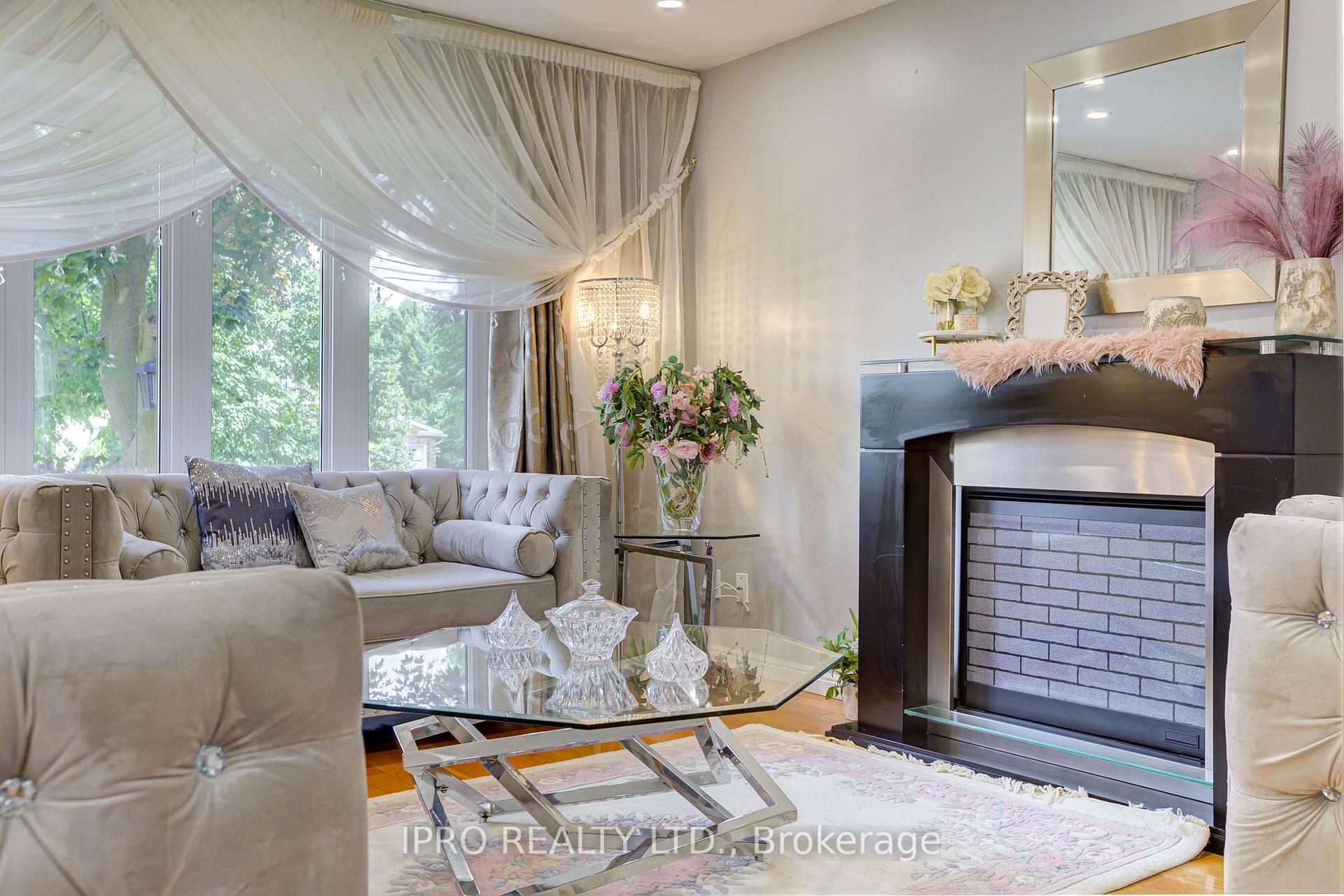 Photo 5 of 96 Deerwood Crescent, Kitchener — HOMEH