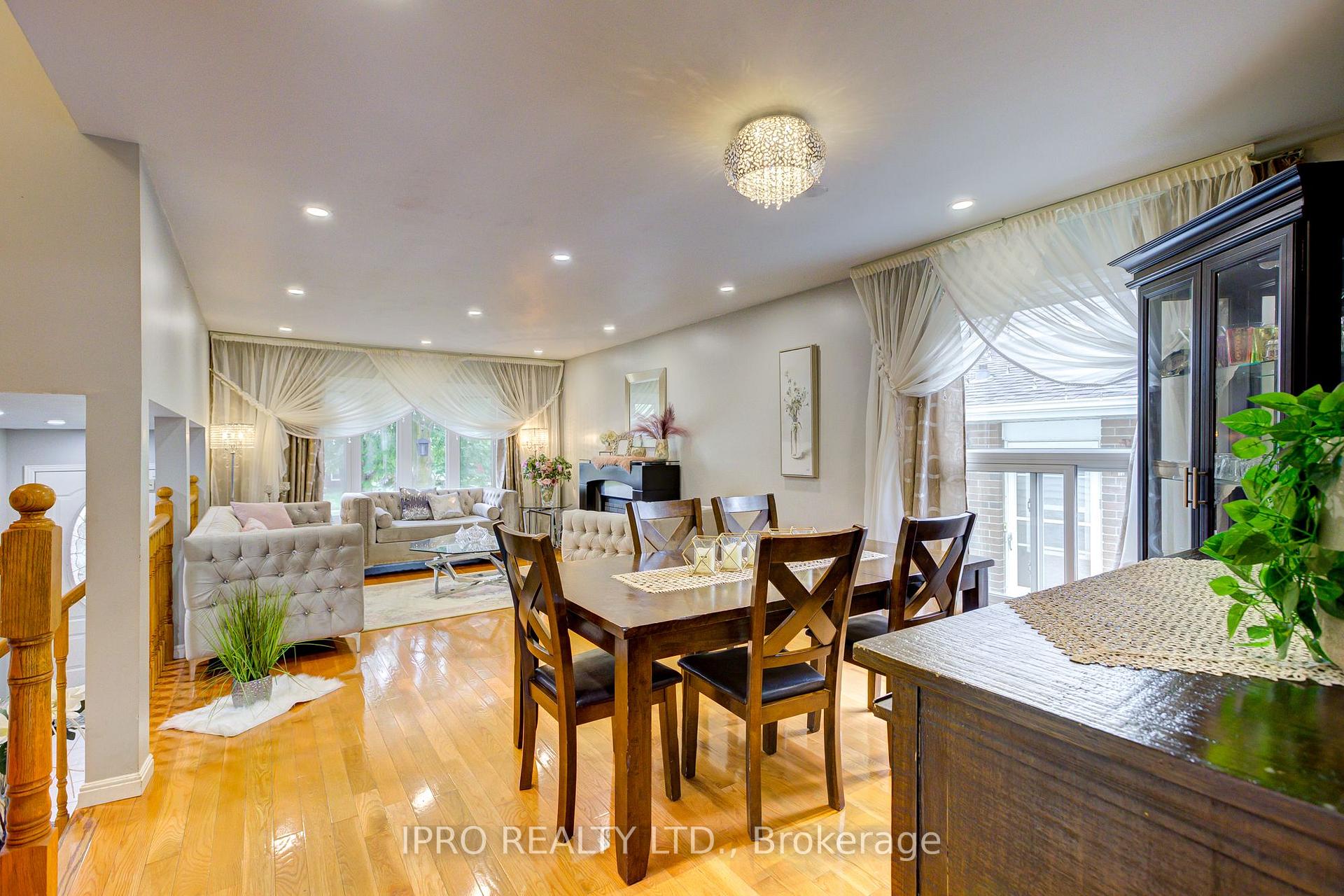 Photo 7 of 96 Deerwood Crescent, Kitchener — HOMEH