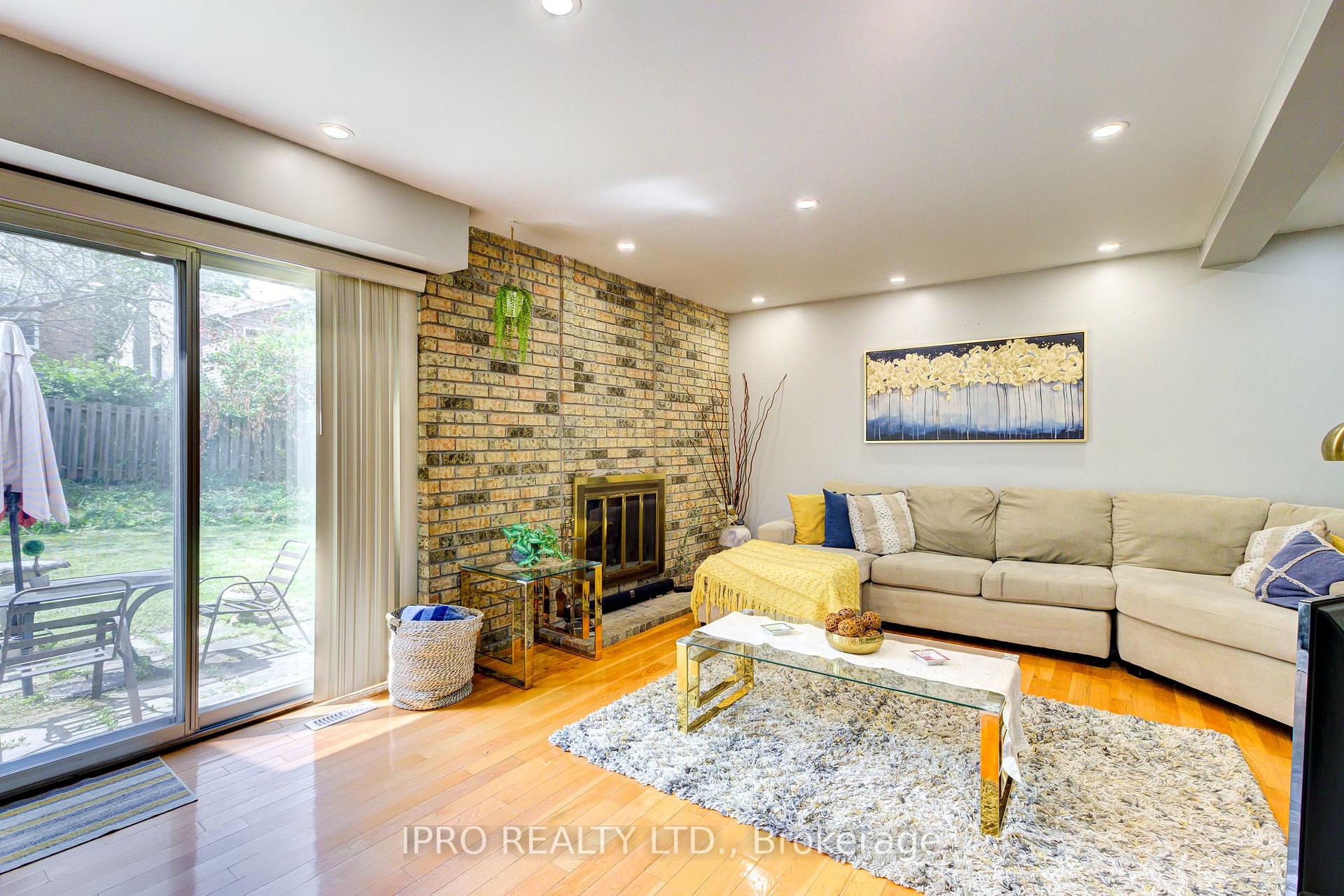 Photo 14 of 96 Deerwood Crescent, Kitchener — HOMEH