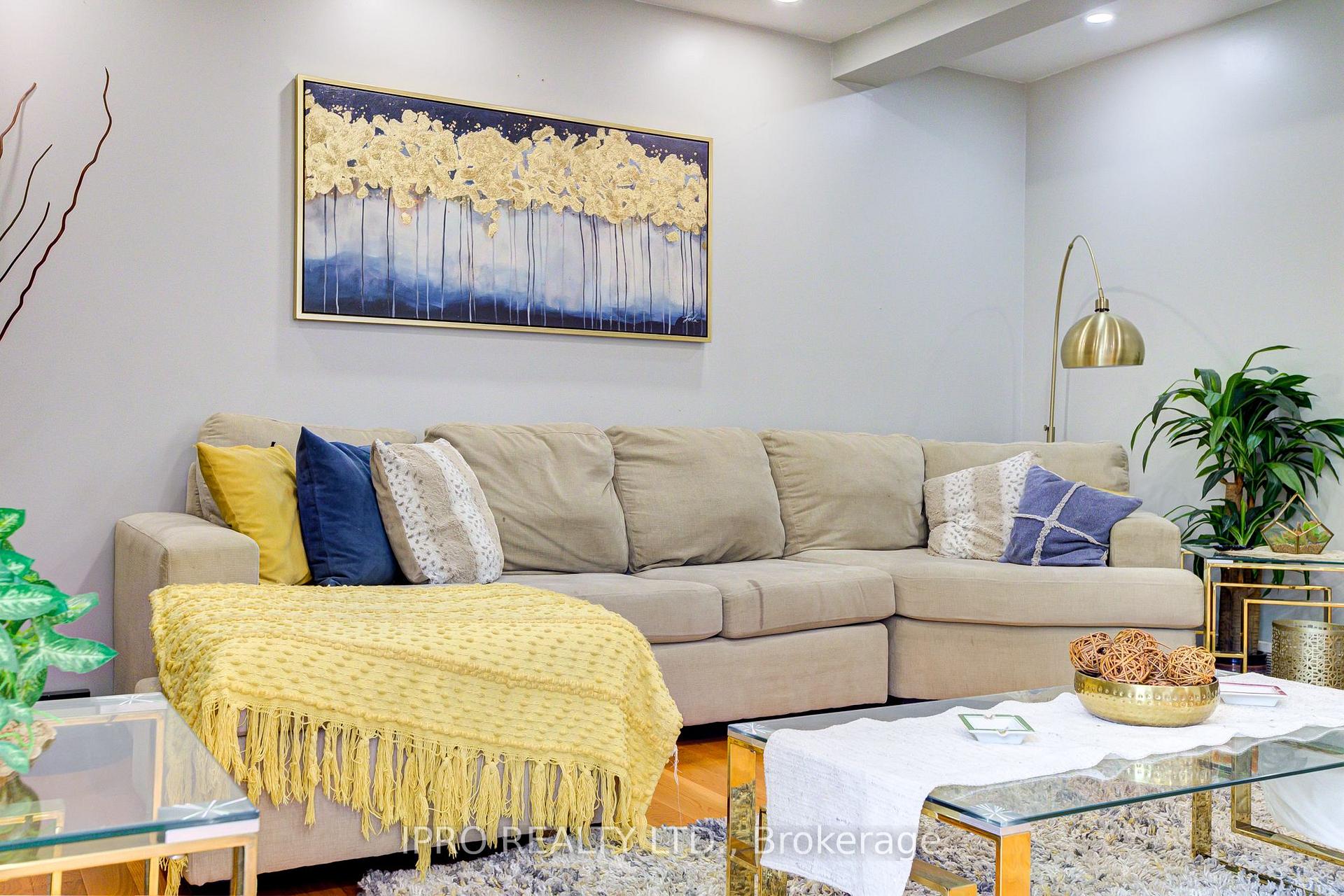 Photo 10 of 96 Deerwood Crescent, Kitchener — HOMEH