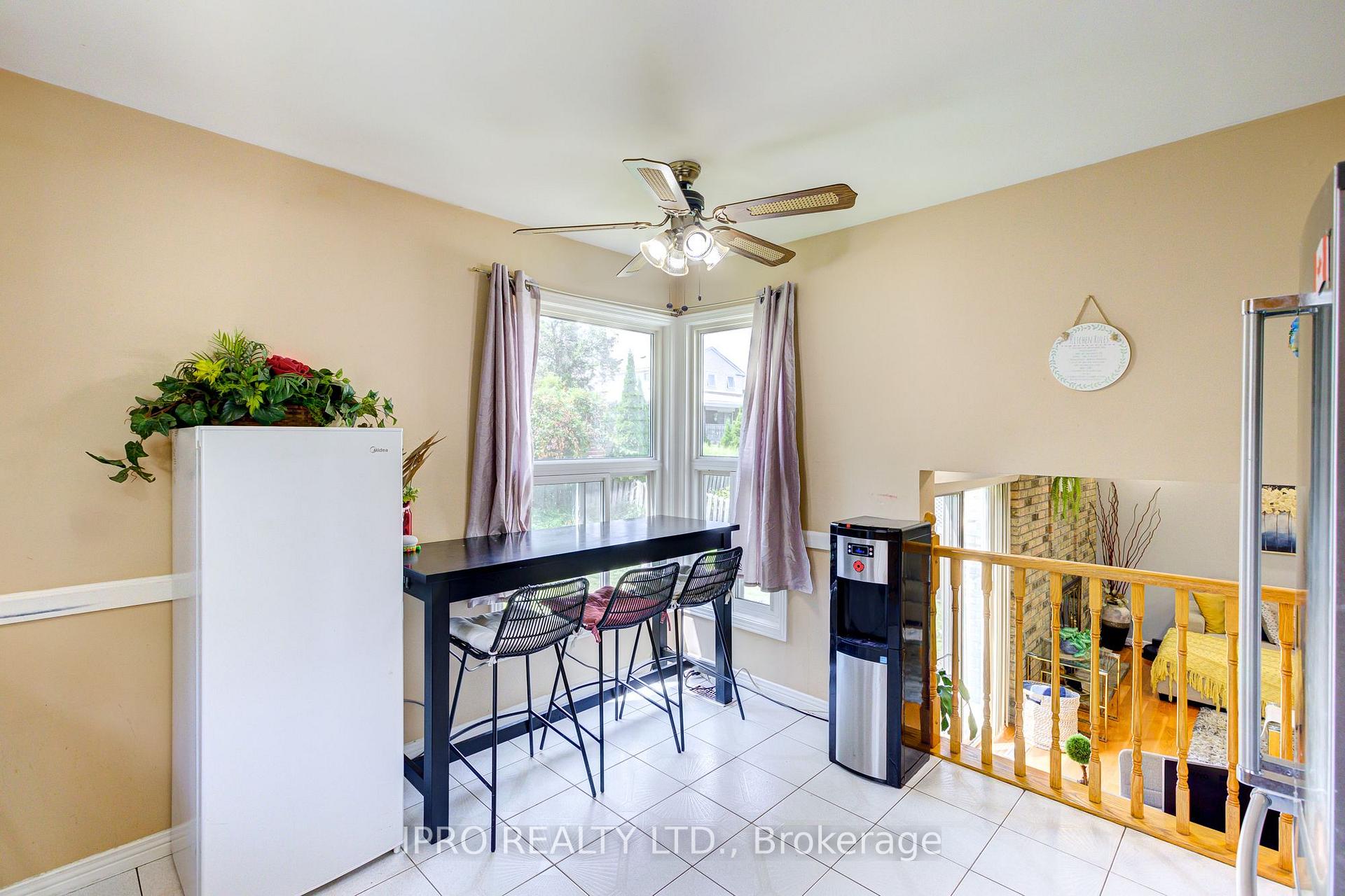 Photo 12 of 96 Deerwood Crescent, Kitchener — HOMEH