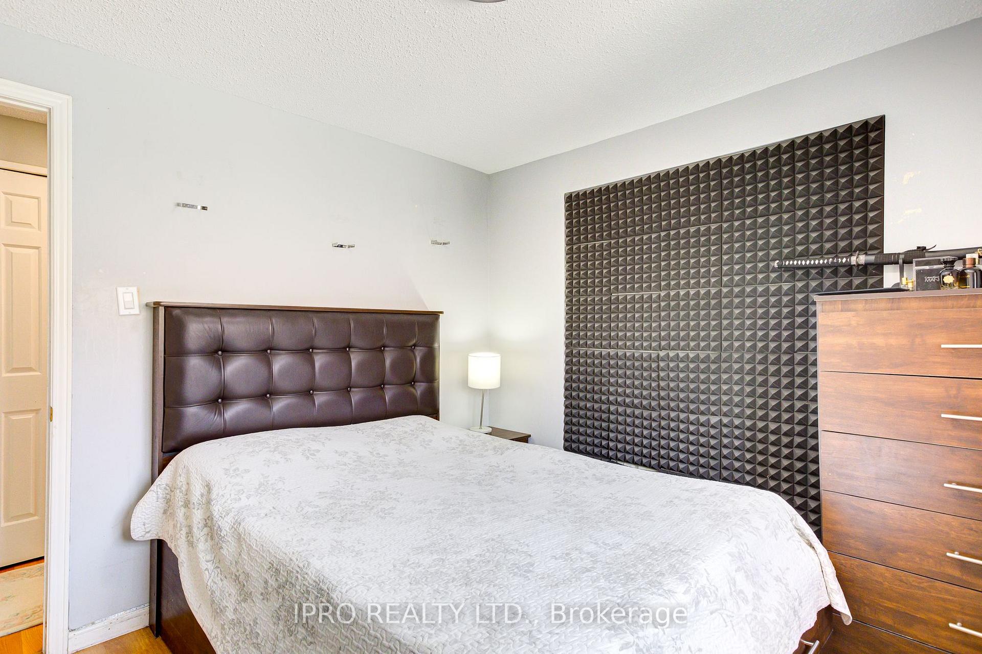 Photo 22 of 96 Deerwood Crescent, Kitchener — HOMEH