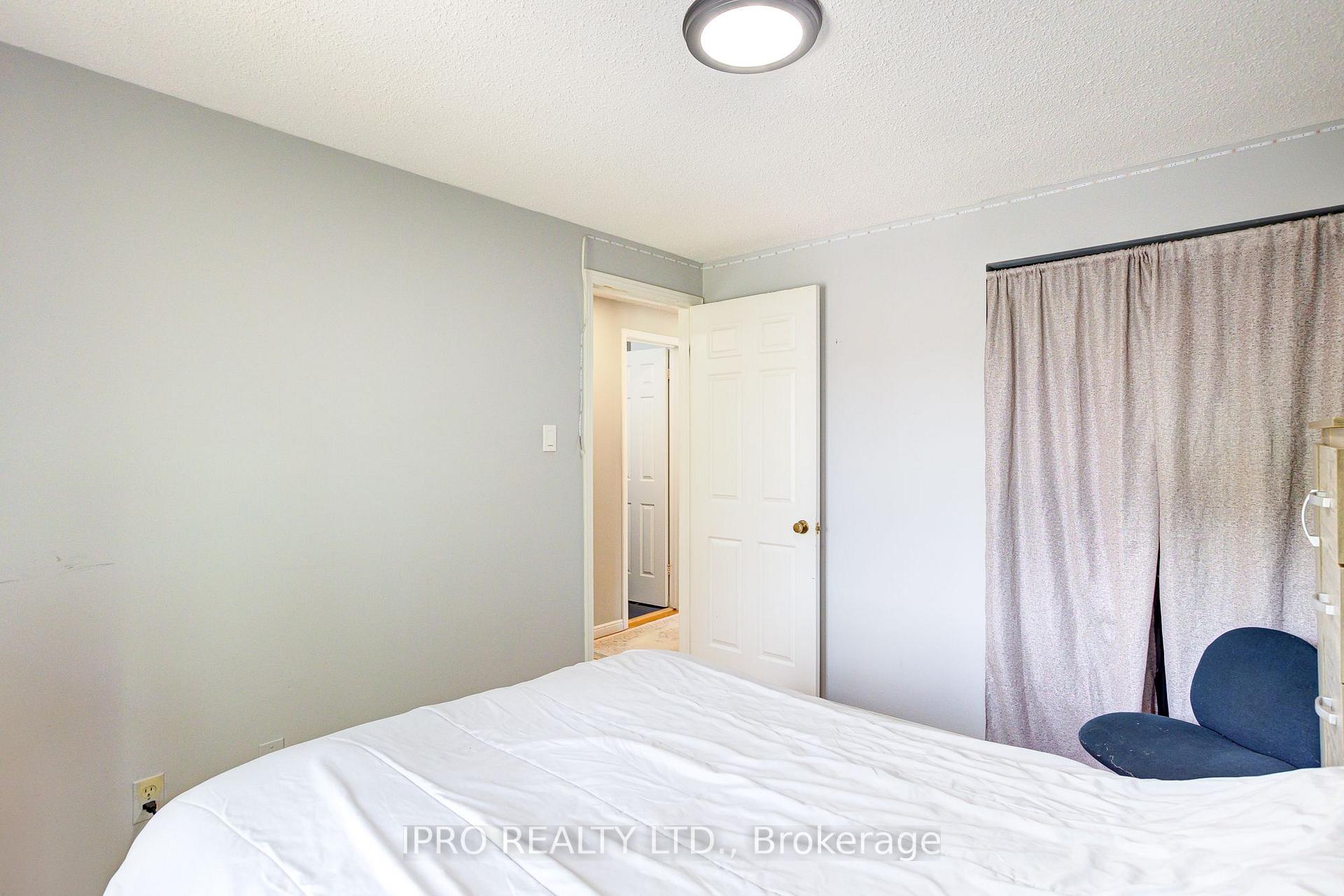 Photo 29 of 96 Deerwood Crescent, Kitchener — HOMEH
