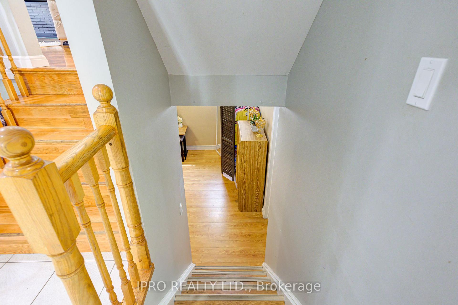Photo 24 of 96 Deerwood Crescent, Kitchener — HOMEH