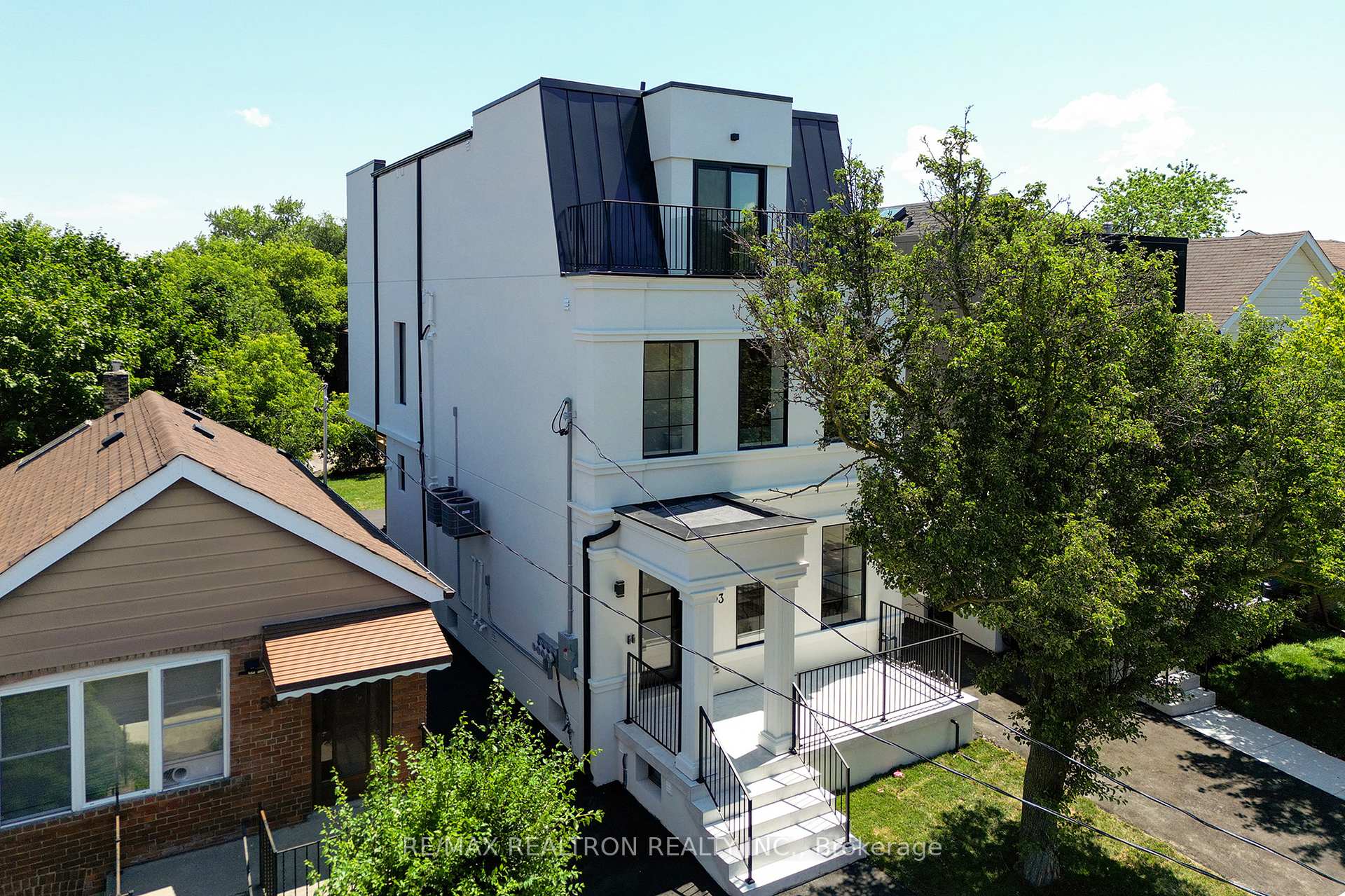Front of Unit Lower, 53 alameda Avenue