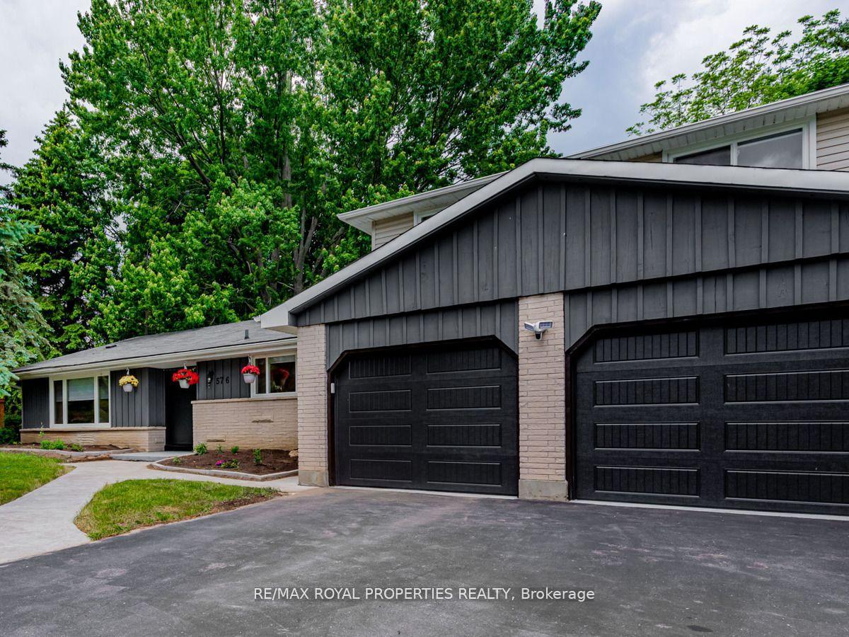 Photo 4 of 576 Bickle Drive, Oshawa, Northwood — HOMEH
