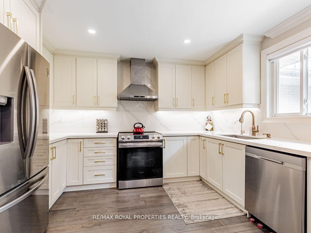 Photo 11 of 576 Bickle Drive, Oshawa, Northwood — HOMEH