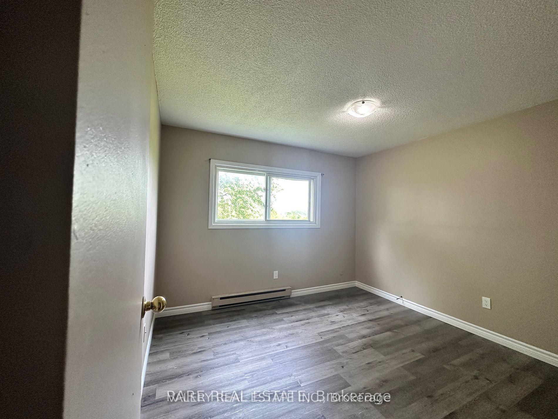 Photo 2 of Unit 3, 15 Lowndes Avenue, Georgina, Keswick South — HOMEH