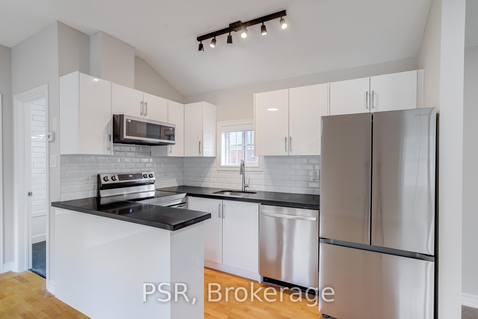 Photo 3 of Unit CH2, 9 Airdrie Road, Toronto, Leaside — HOMEH