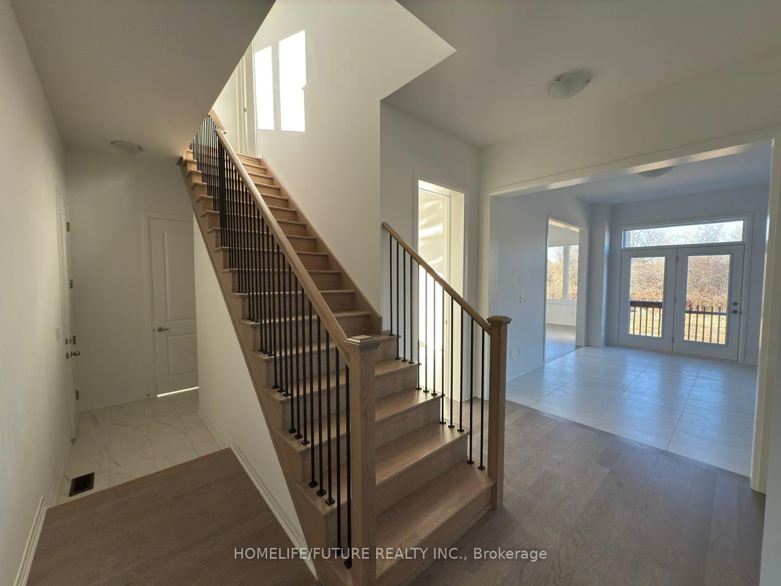 Photo 2 of 117 Deer Ridge Crescent, Whitby, Rural Whitby — HOMEH