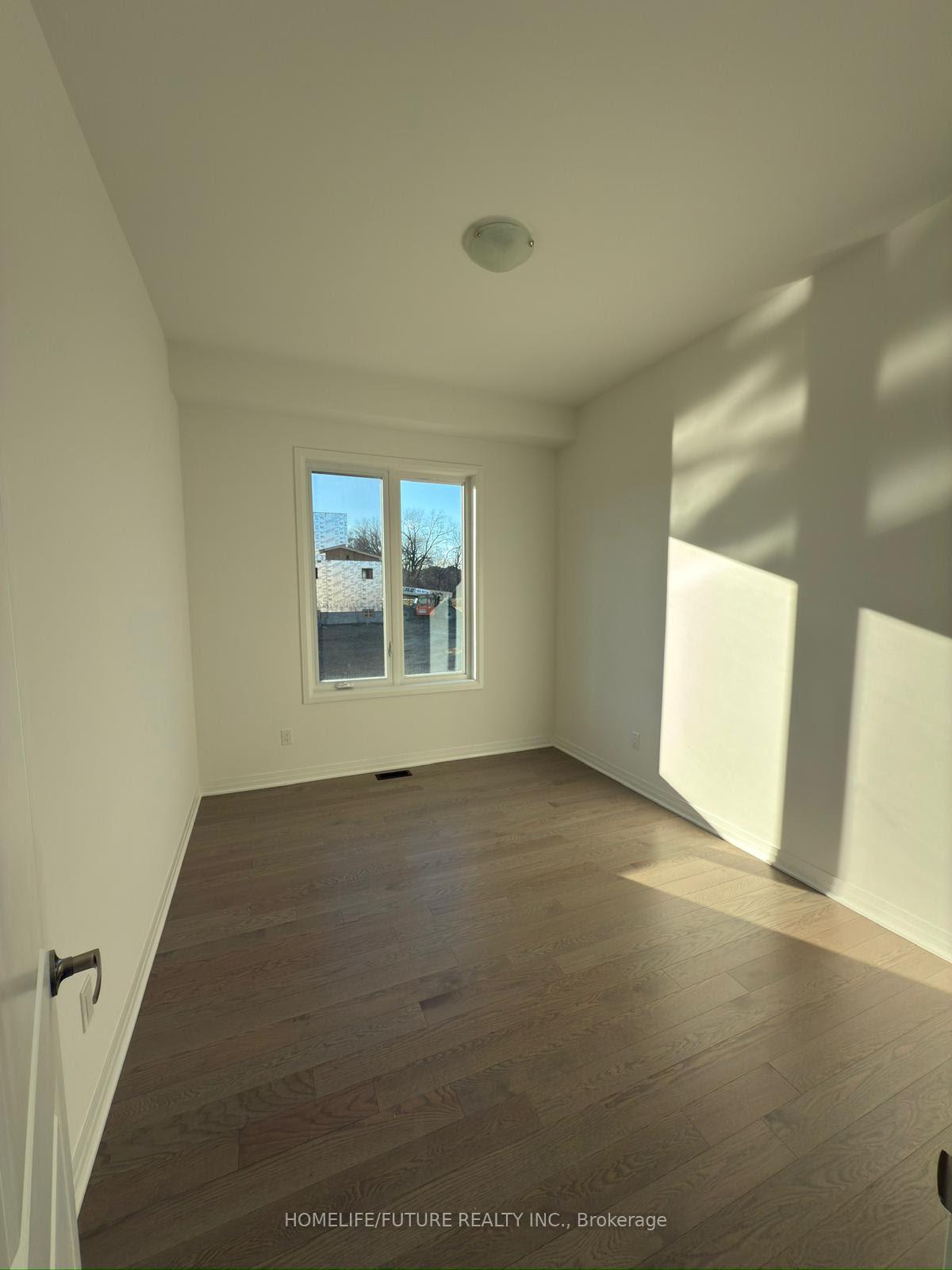 Photo 8 of 117 Deer Ridge Crescent, Whitby, Rural Whitby — HOMEH