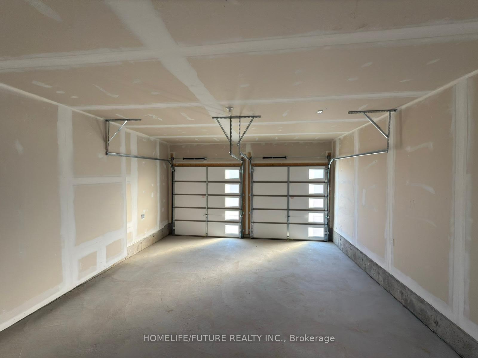 Photo 11 of 117 Deer Ridge Crescent, Whitby, Rural Whitby — HOMEH