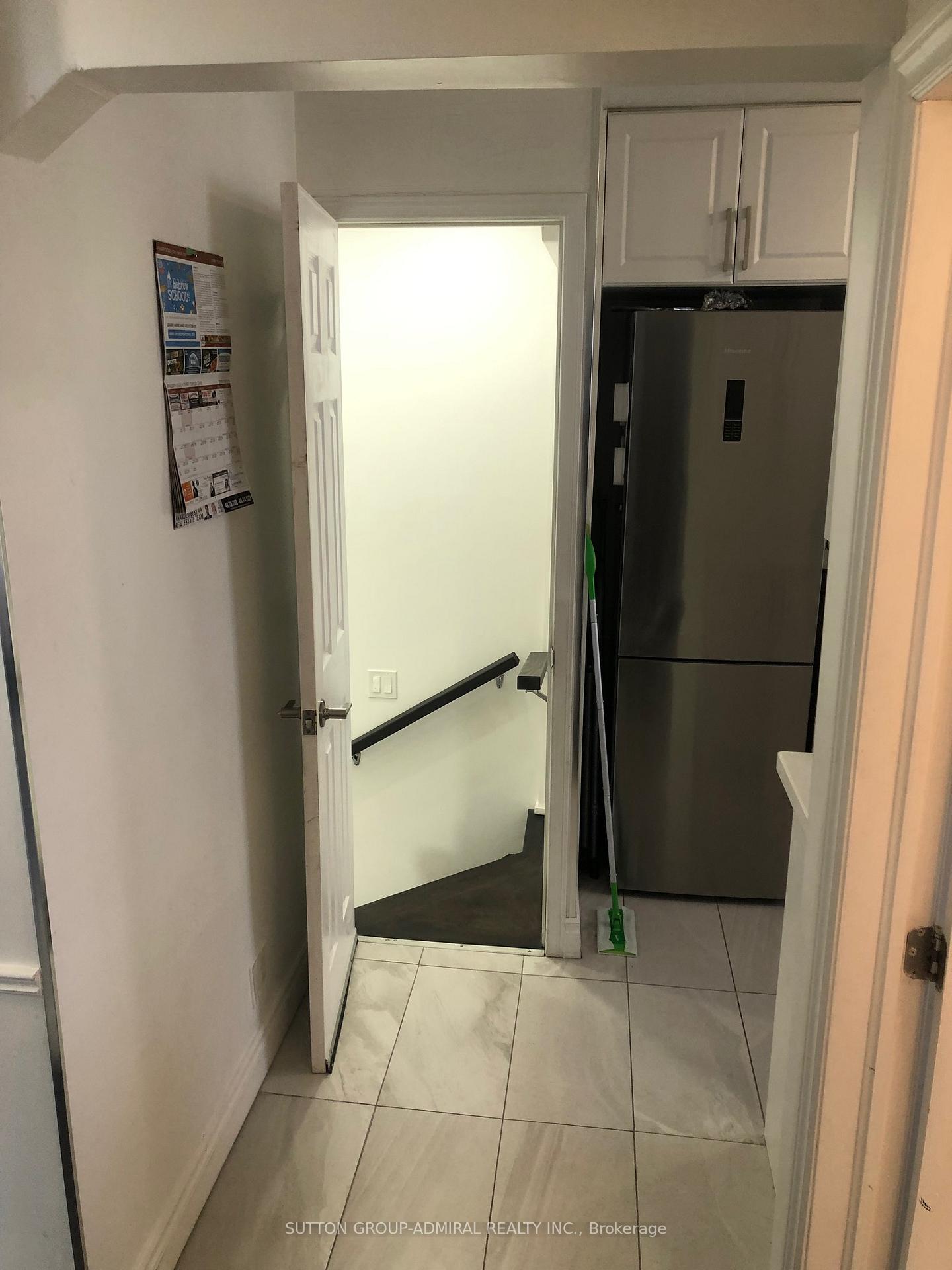 Photo 6 of Unit Main, 38 Glen Cameron Road, Markham, Thornhill — HOMEH