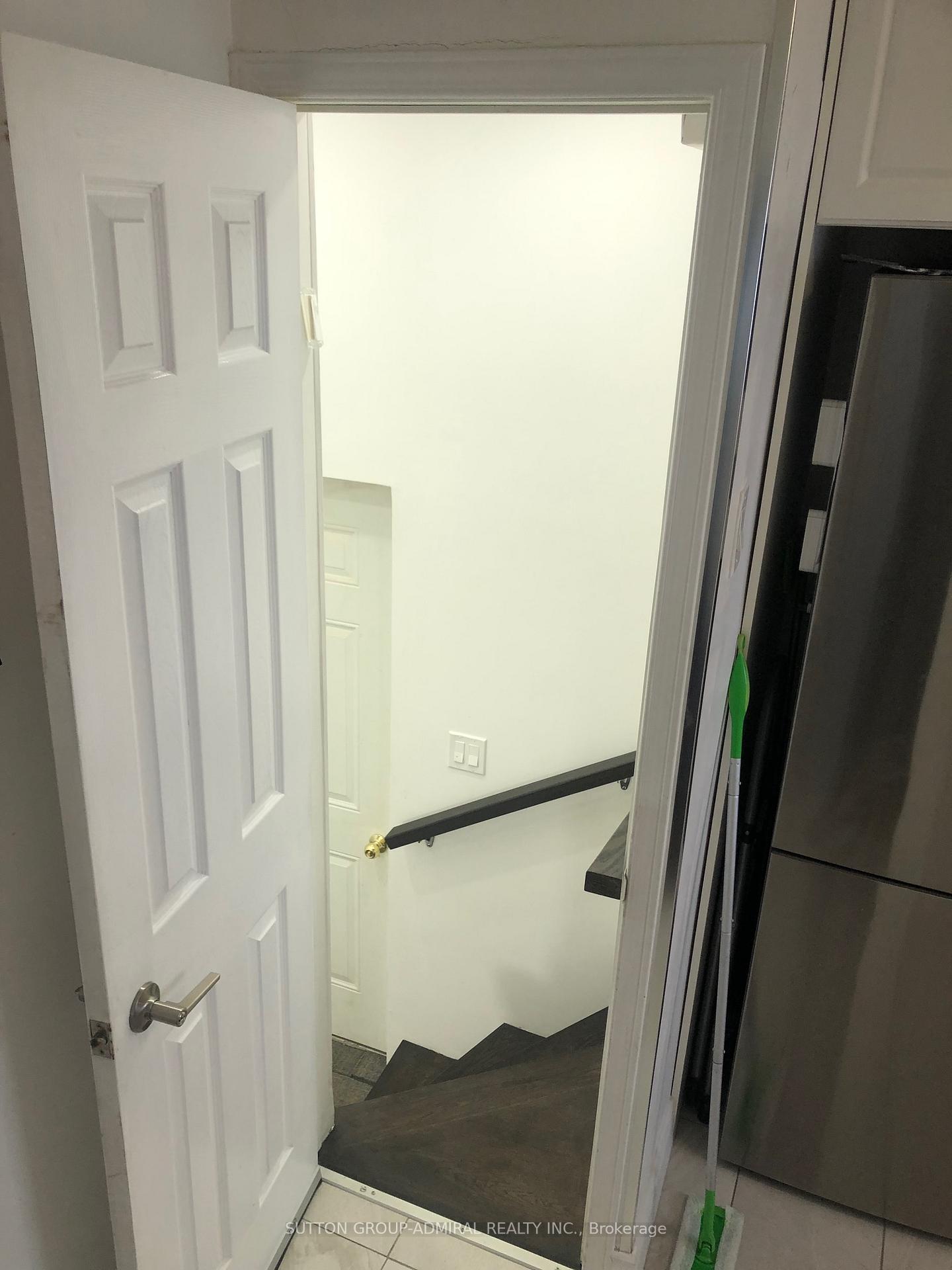 Photo 5 of Unit Main, 38 Glen Cameron Road, Markham, Thornhill — HOMEH