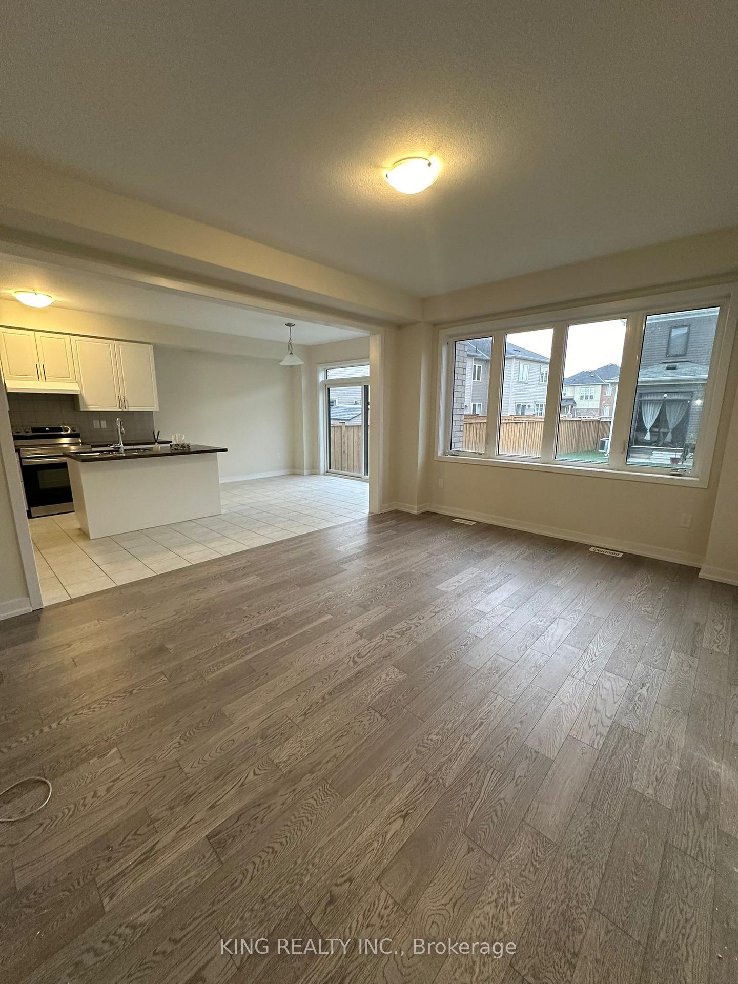 Photo 3 of 200 Whithorn Crescent, Haldimand — HOMEH