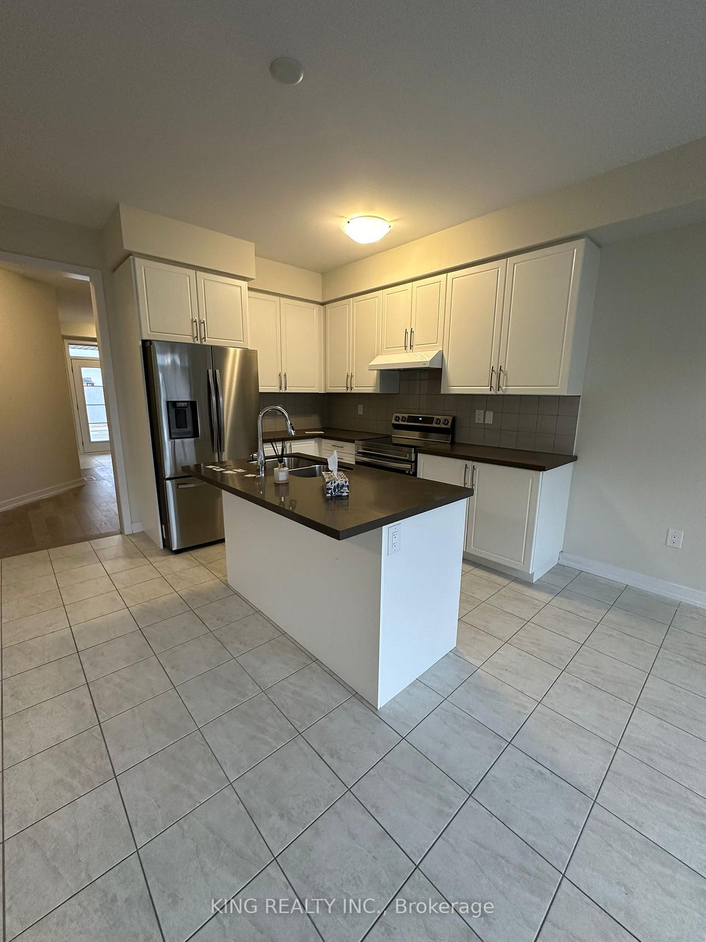 Photo 4 of 200 Whithorn Crescent, Haldimand — HOMEH