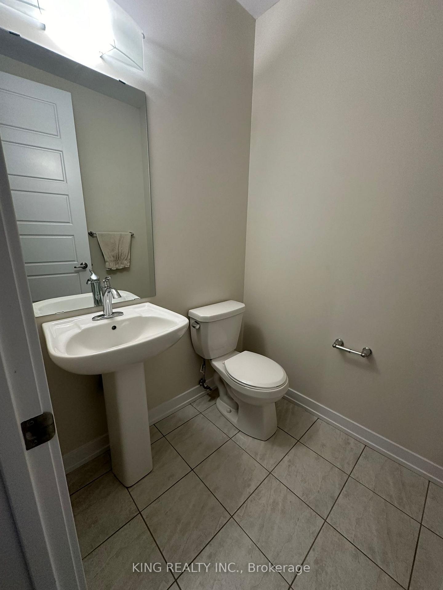 Photo 7 of 200 Whithorn Crescent, Haldimand — HOMEH
