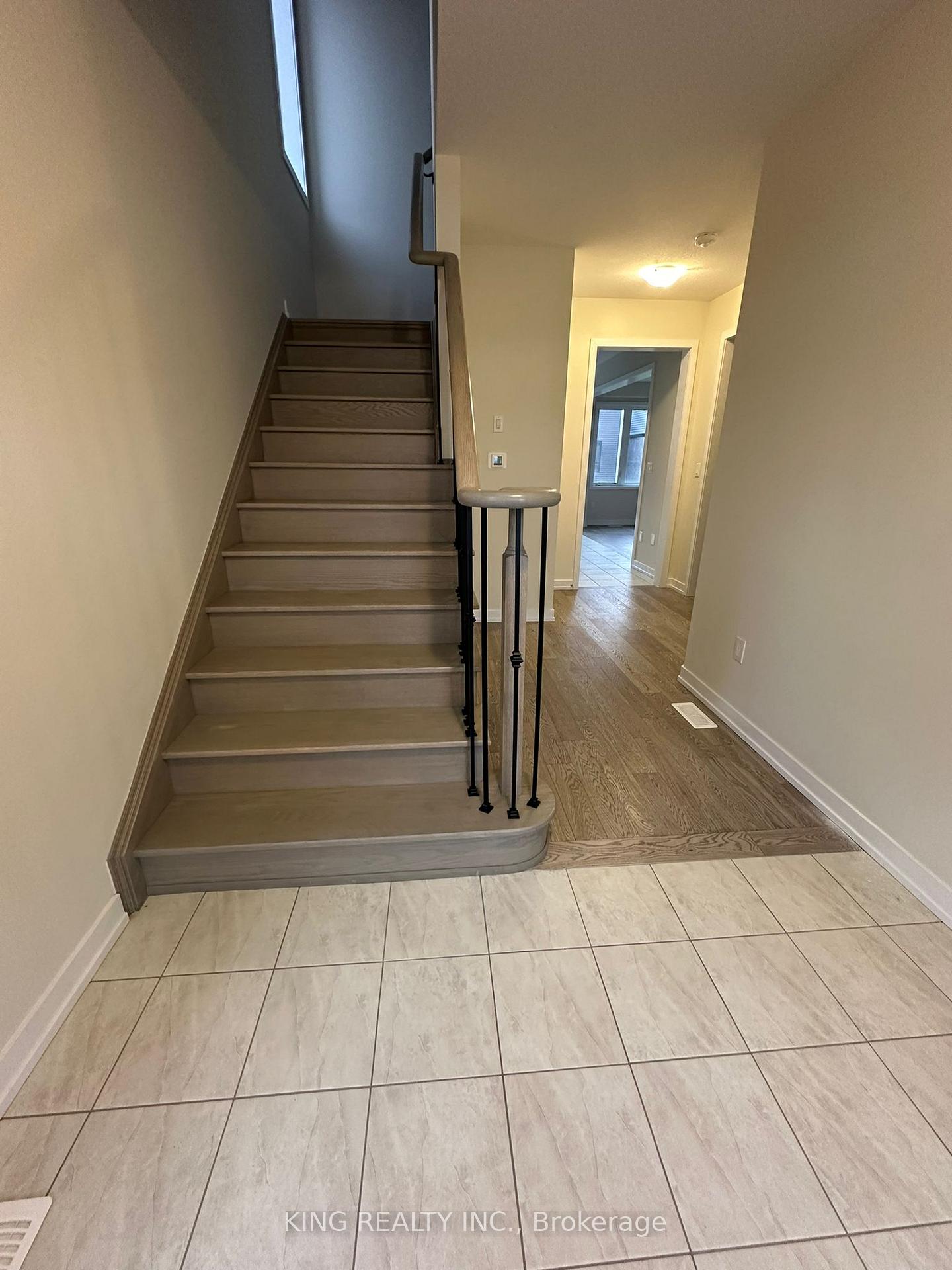 Photo 11 of 200 Whithorn Crescent, Haldimand — HOMEH