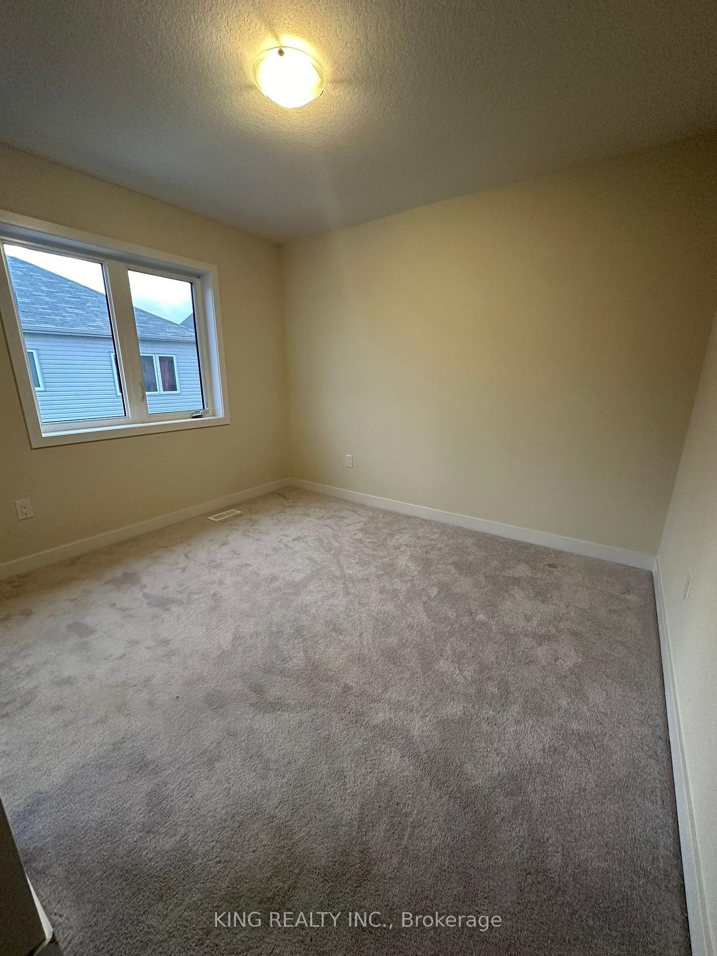 Photo 18 of 200 Whithorn Crescent, Haldimand — HOMEH