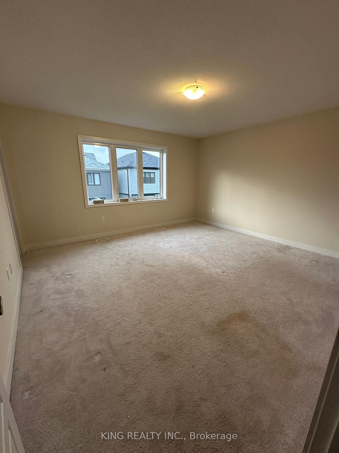 Photo 13 of 200 Whithorn Crescent, Haldimand — HOMEH