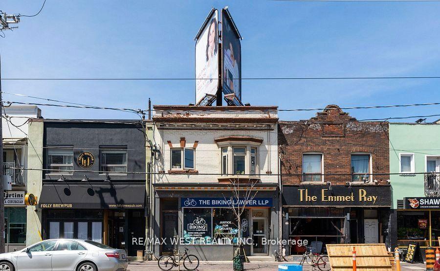 Front of Unit Bsmt, 926 College Street