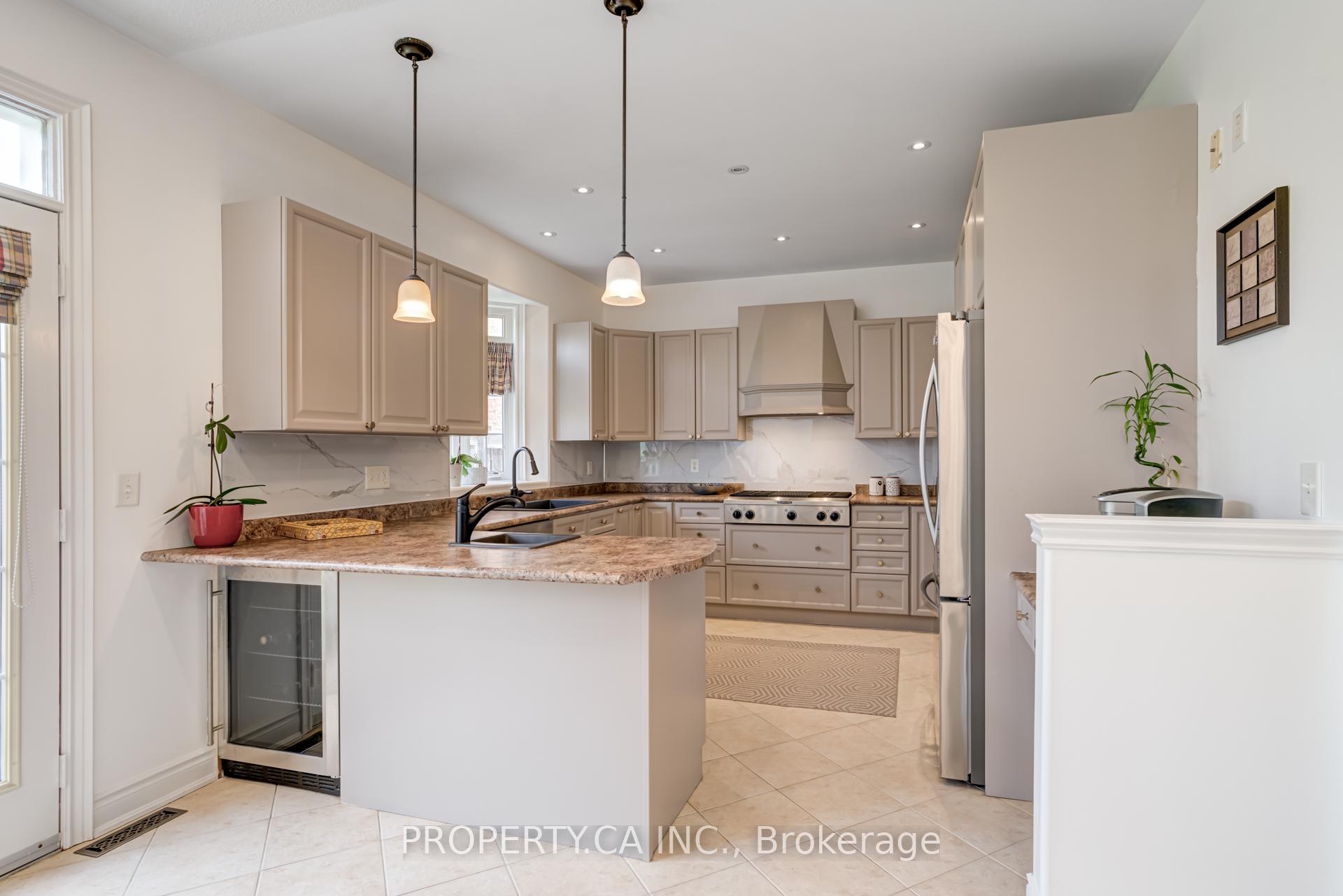 Photo 5 of 3 Stuart Avenue, Barrie, Innis-Shore — HOMEH