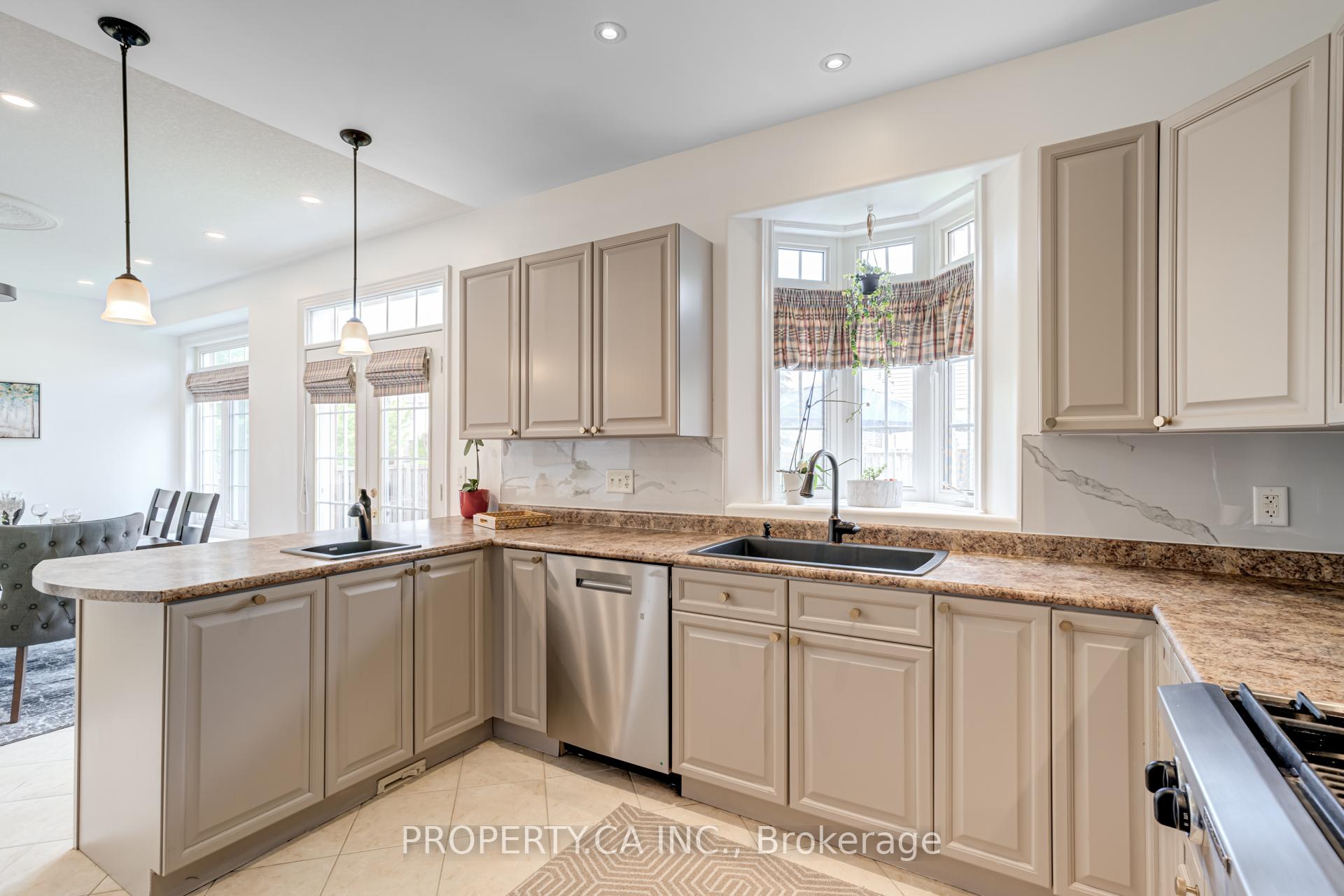 Photo 4 of 3 Stuart Avenue, Barrie, Innis-Shore — HOMEH