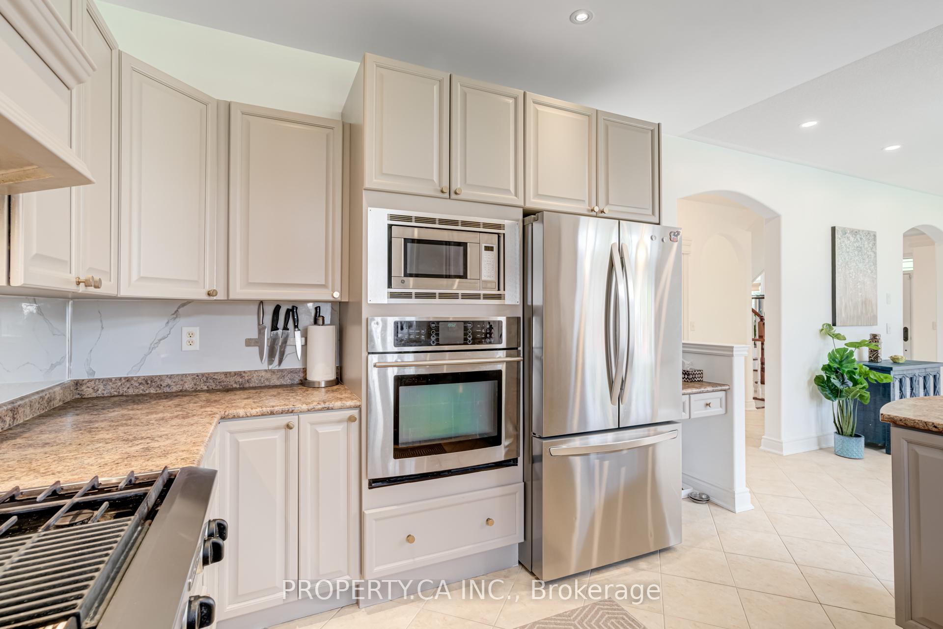 Photo 8 of 3 Stuart Avenue, Barrie, Innis-Shore — HOMEH